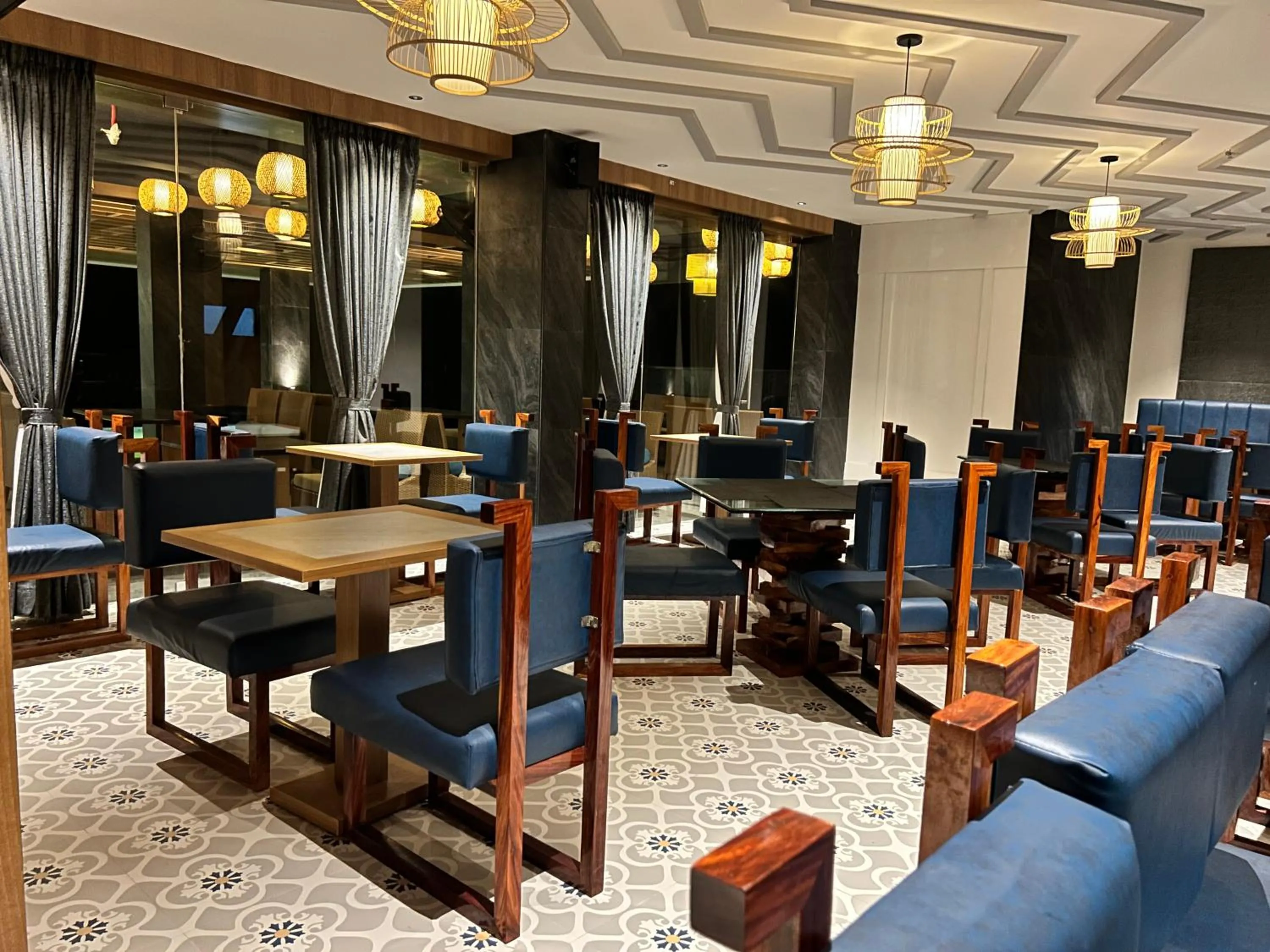 Restaurant/places to eat in Hotel Ami Grace