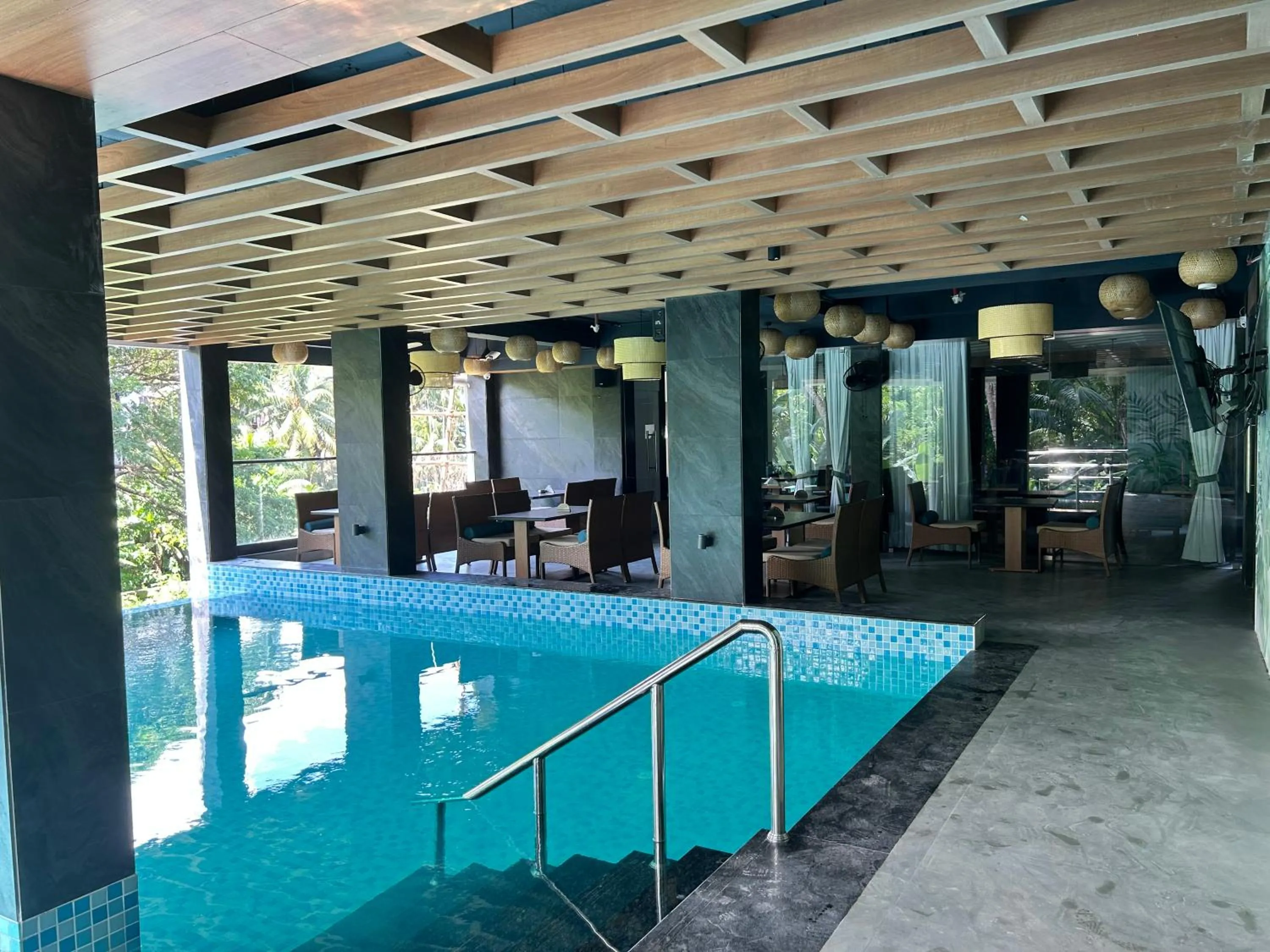 Swimming pool in Hotel Ami Grace