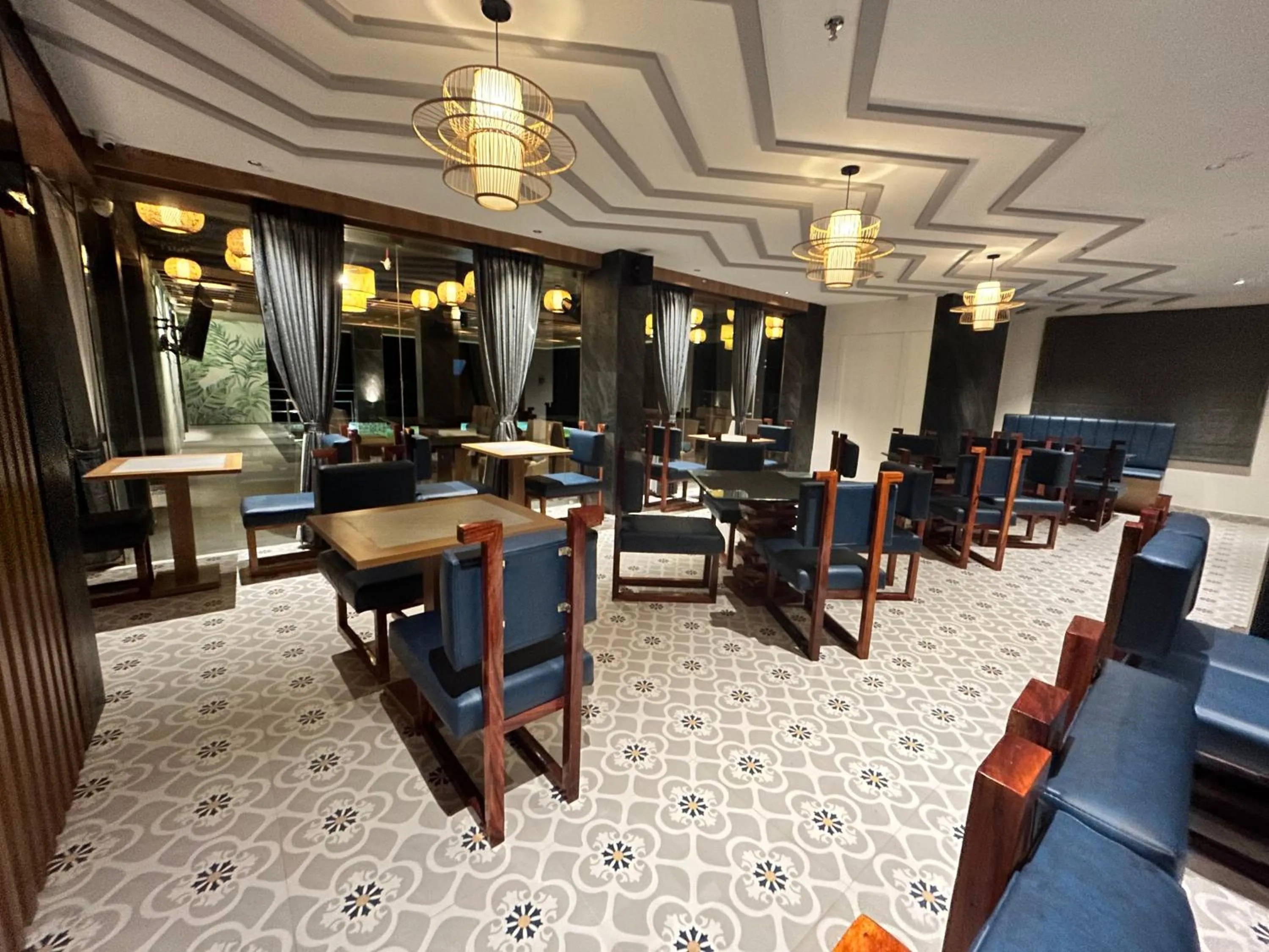 Restaurant/places to eat in Hotel Ami Grace