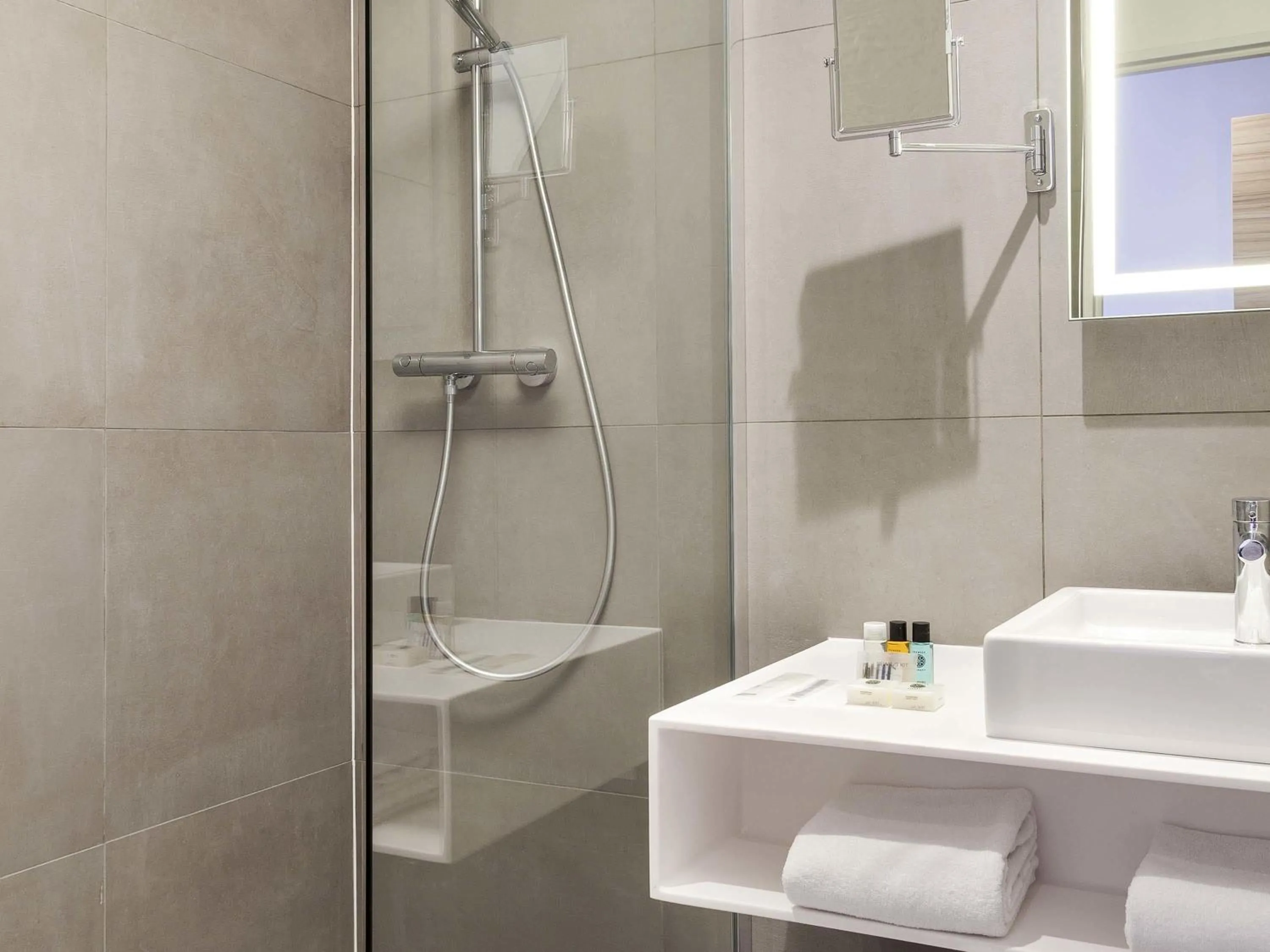 Bedroom in Novotel Tours Centre Gare