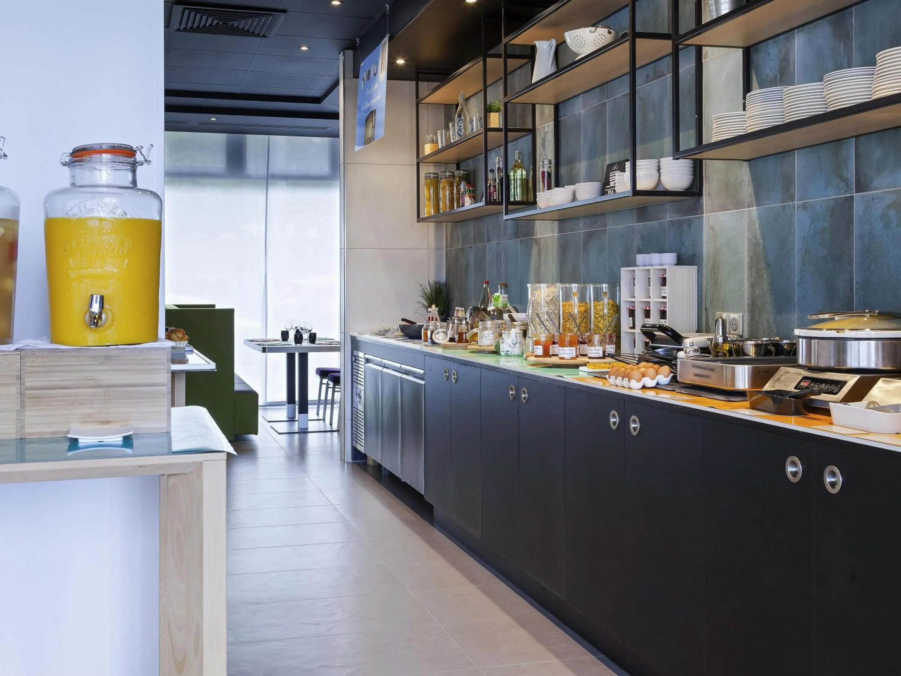 Restaurant/places to eat in Novotel Tours Centre Gare