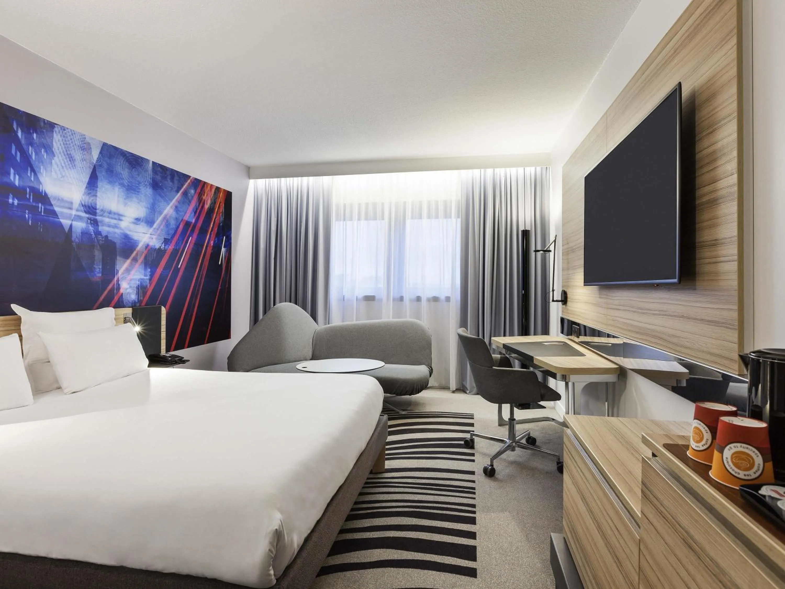 Bedroom, Bed in Novotel Tours Centre Gare