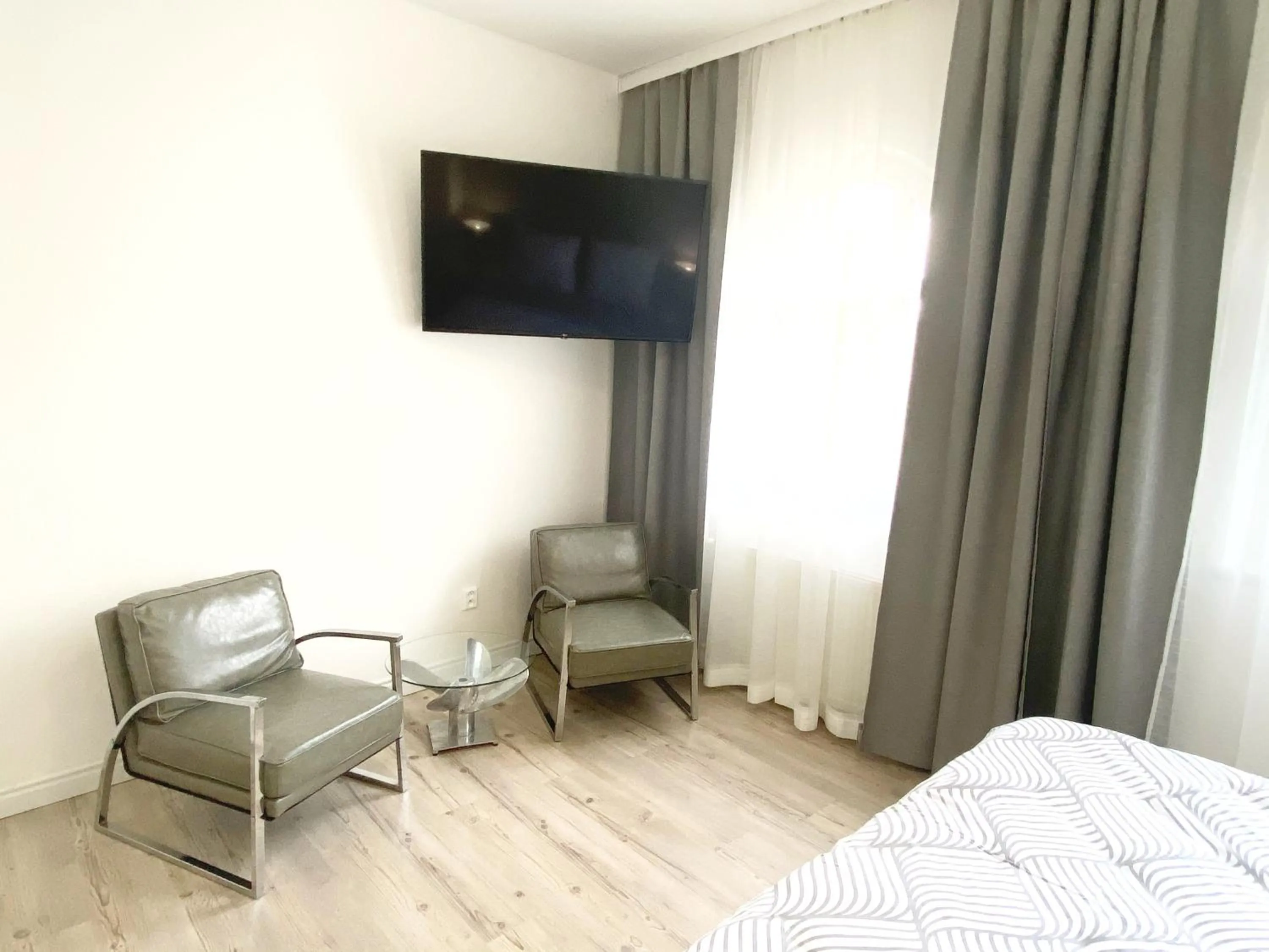 Bed in GrandLux Villa & Spa