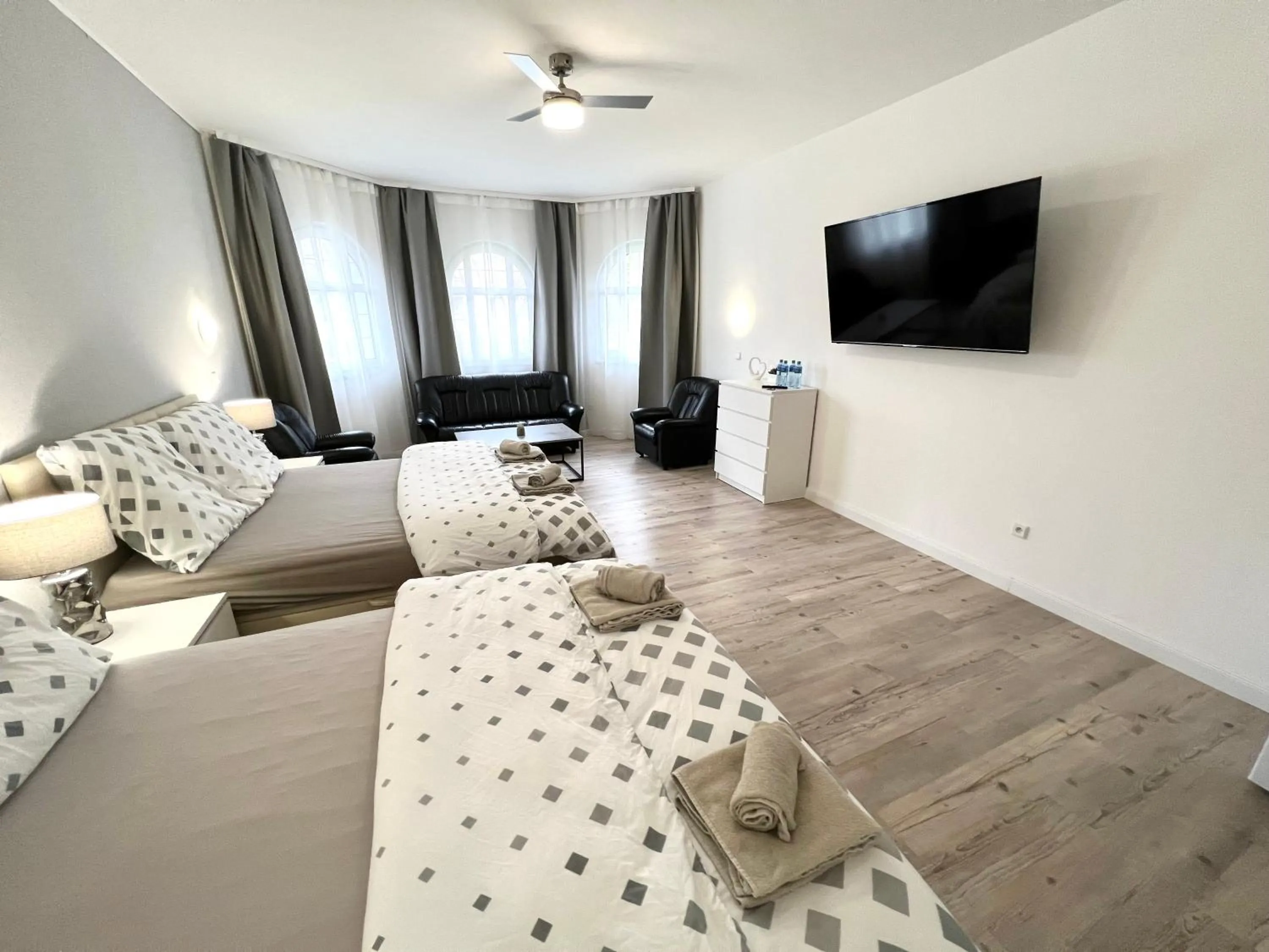 Bed in GrandLux Villa & Spa