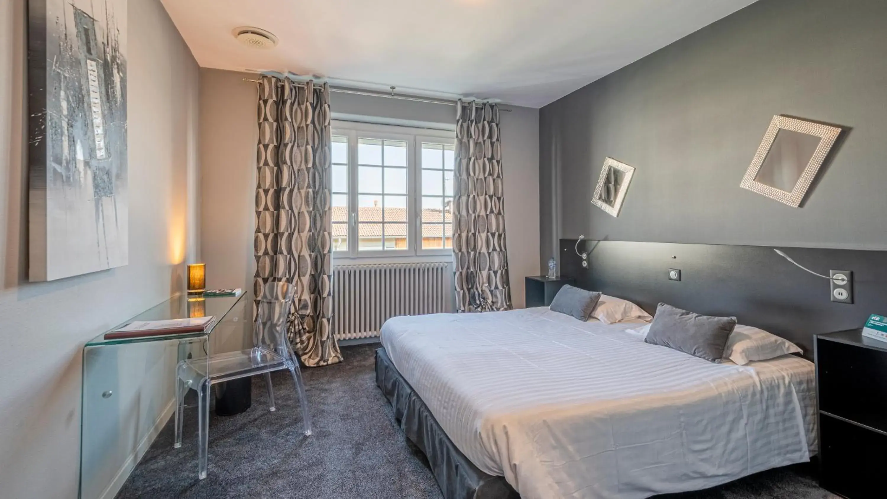 Bed in Logis La Thomasse Bed in Logis La Thomasse