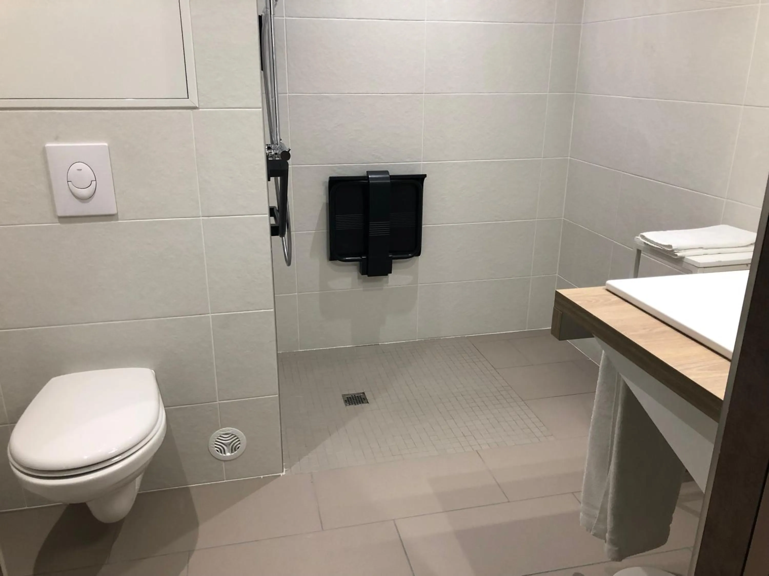 Bathroom in Logis La Thomasse