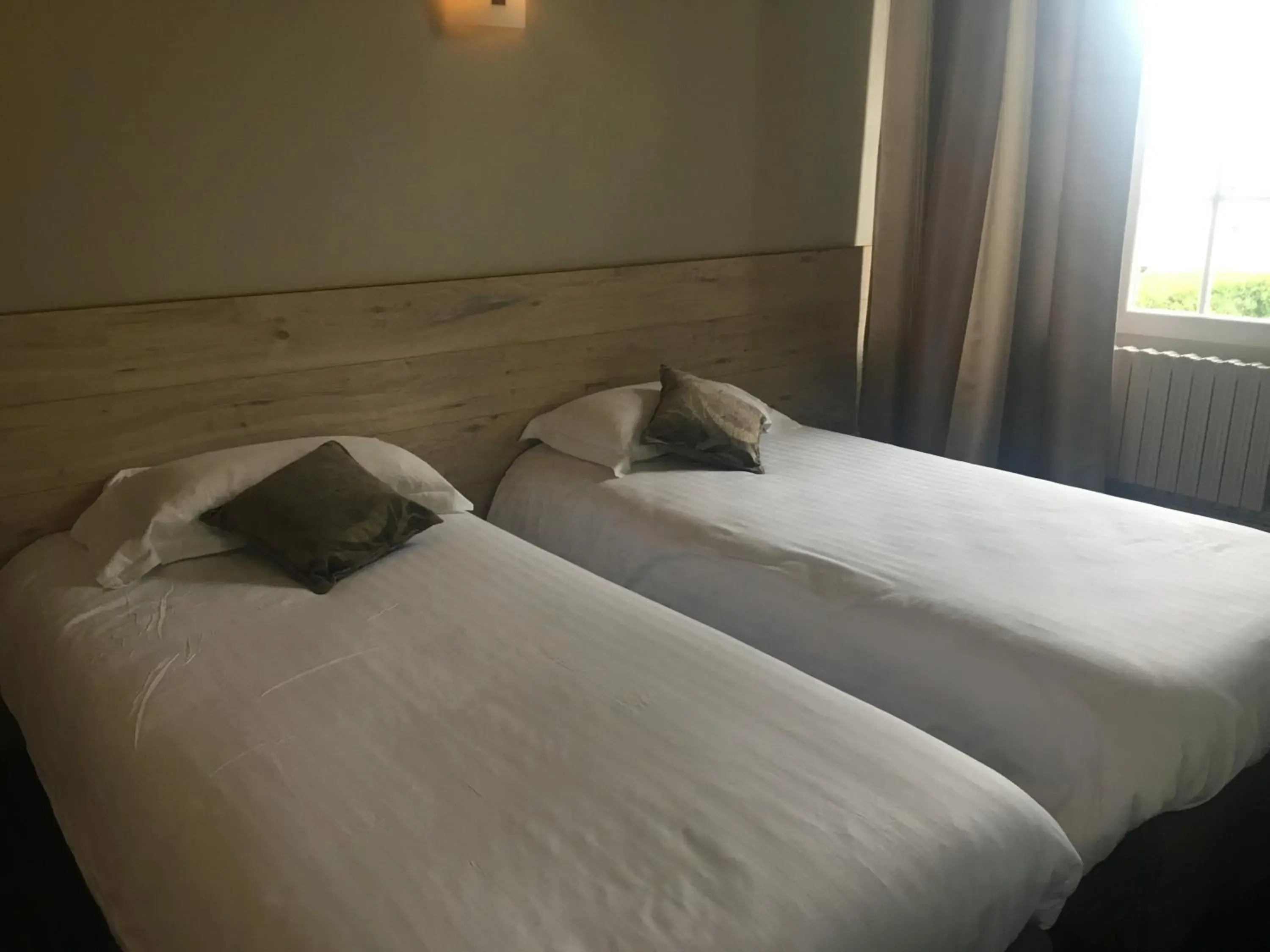 Pool view, Bed in Logis La Thomasse Pool view, Bed in Logis La Thomasse