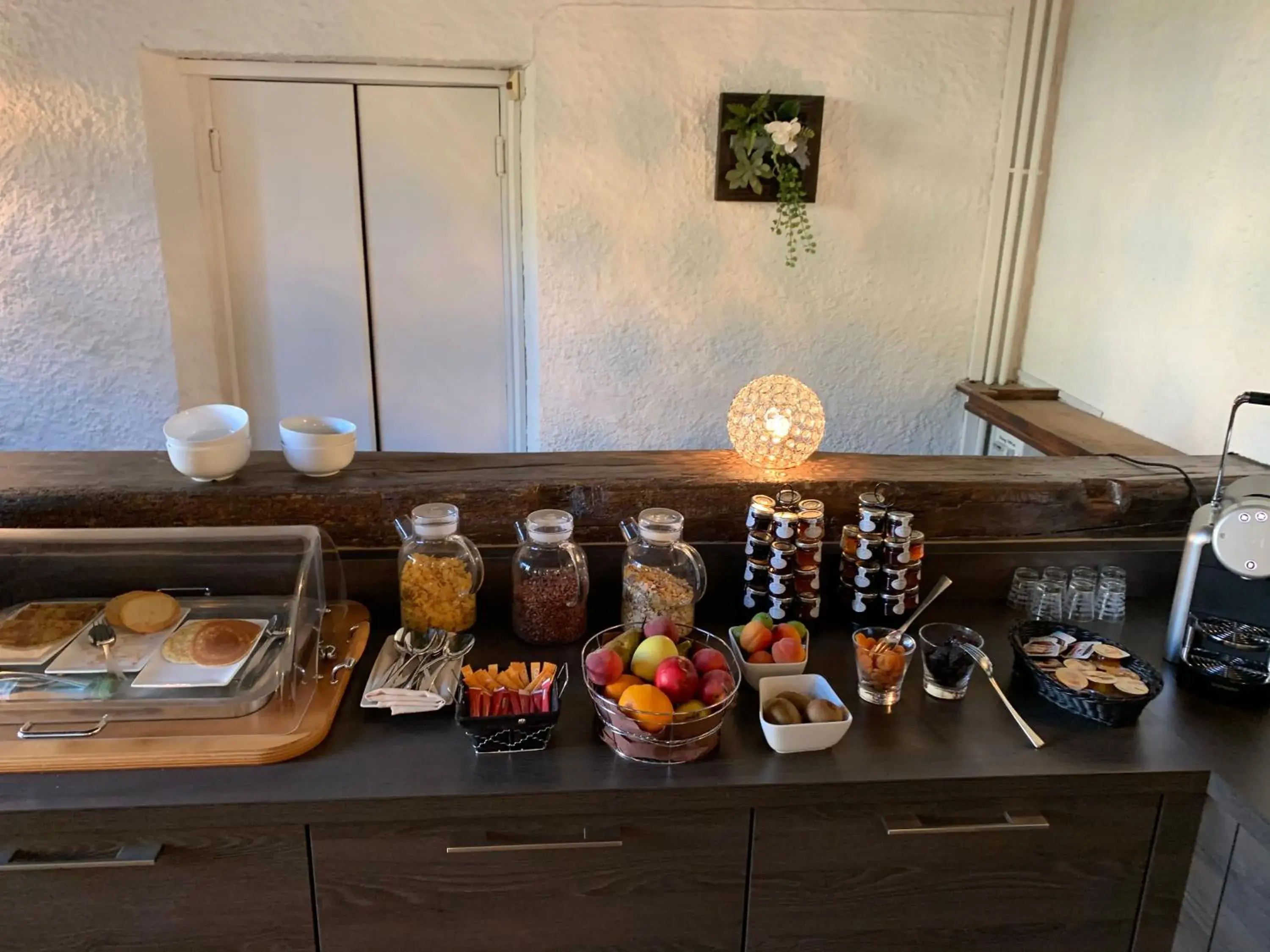 Breakfast in Logis La Thomasse Breakfast in Logis La Thomasse