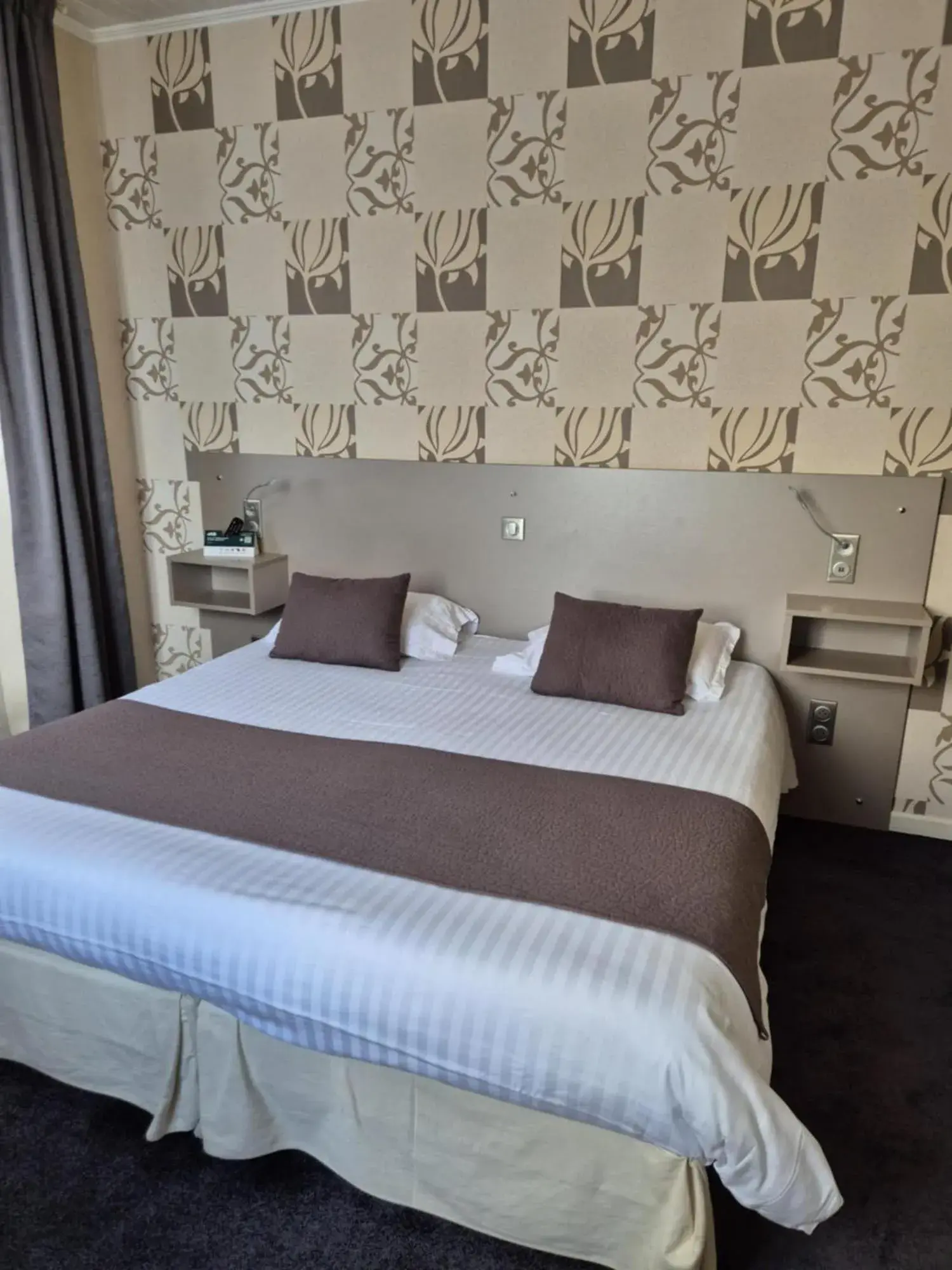 Bed in Logis La Thomasse Bed in Logis La Thomasse