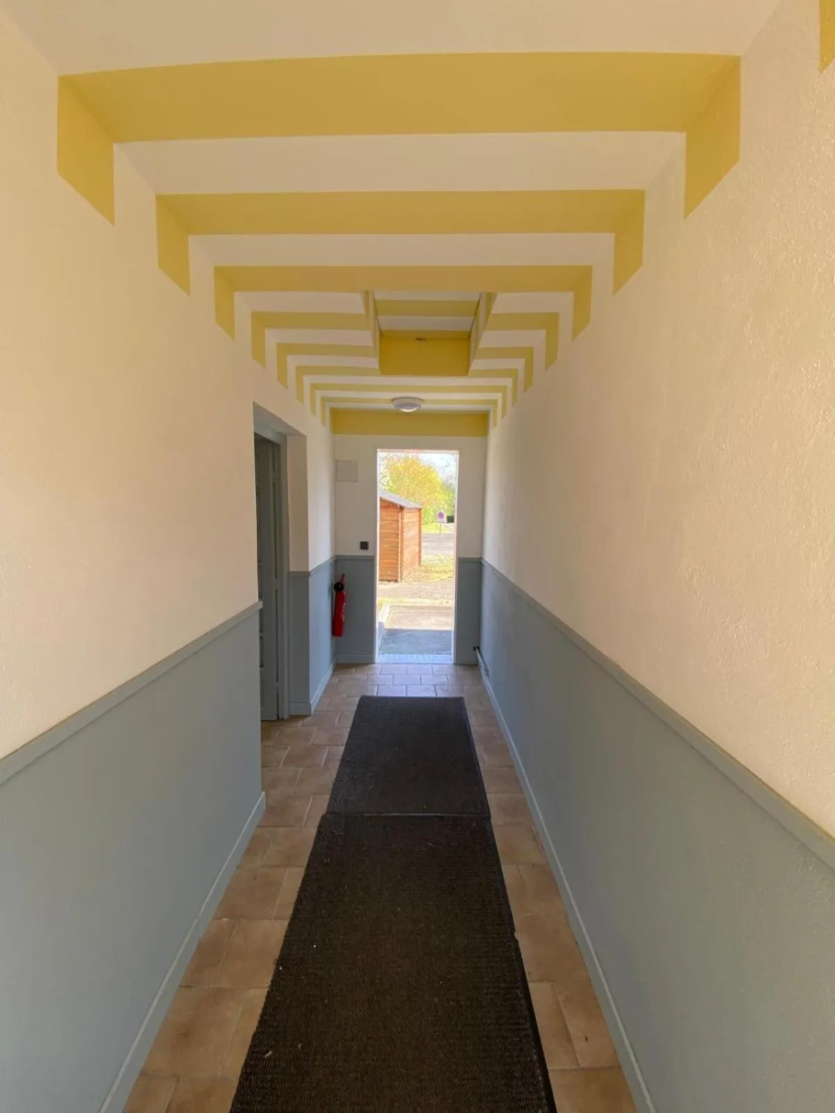 acessibility in Hôtel Les Voisins Beaucemaine