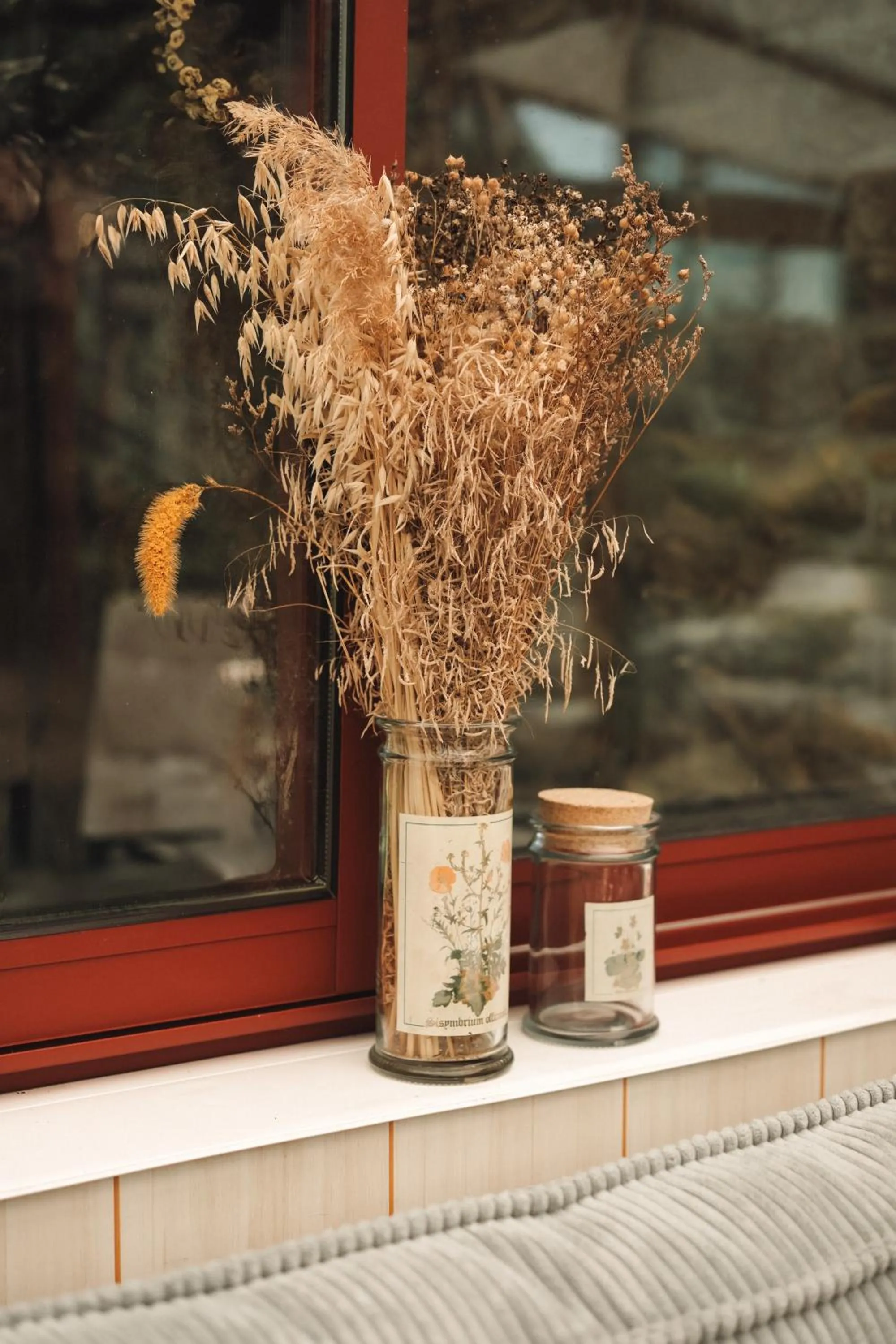 Text overlay in Hôtel Les Voisins Beaucemaine