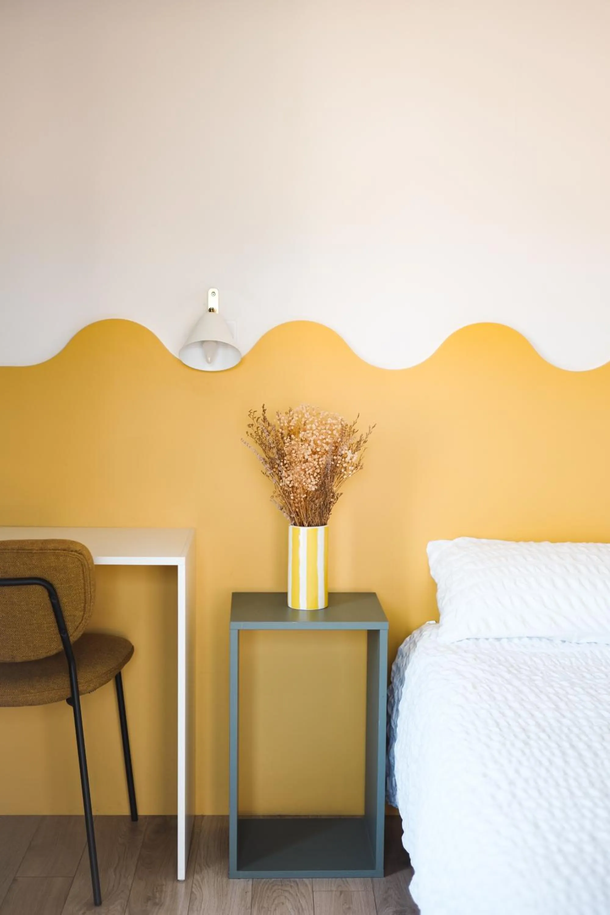 Bed in Hôtel Les Voisins Beaucemaine