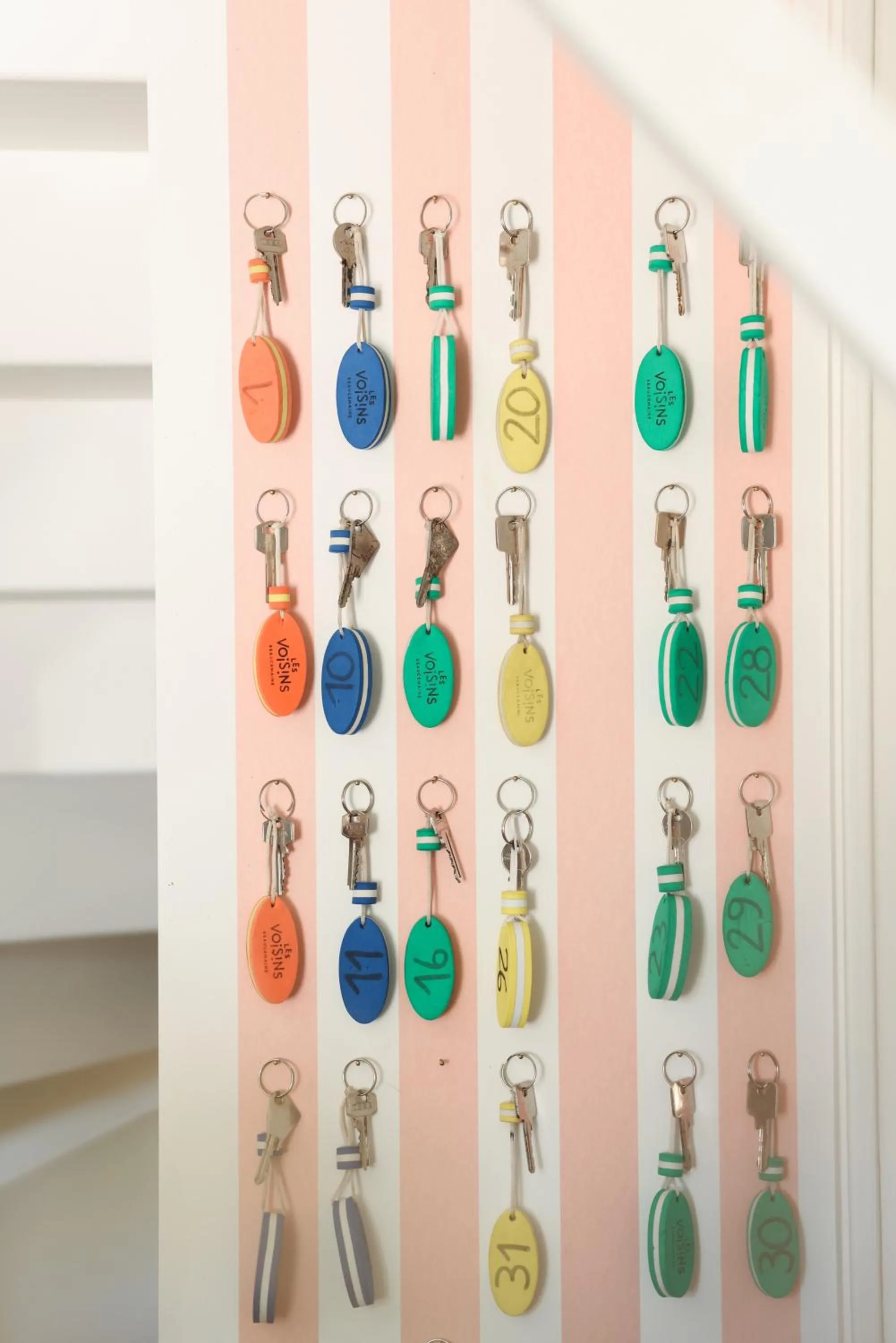 Logo/Certificate/Sign in Hôtel Les Voisins Beaucemaine