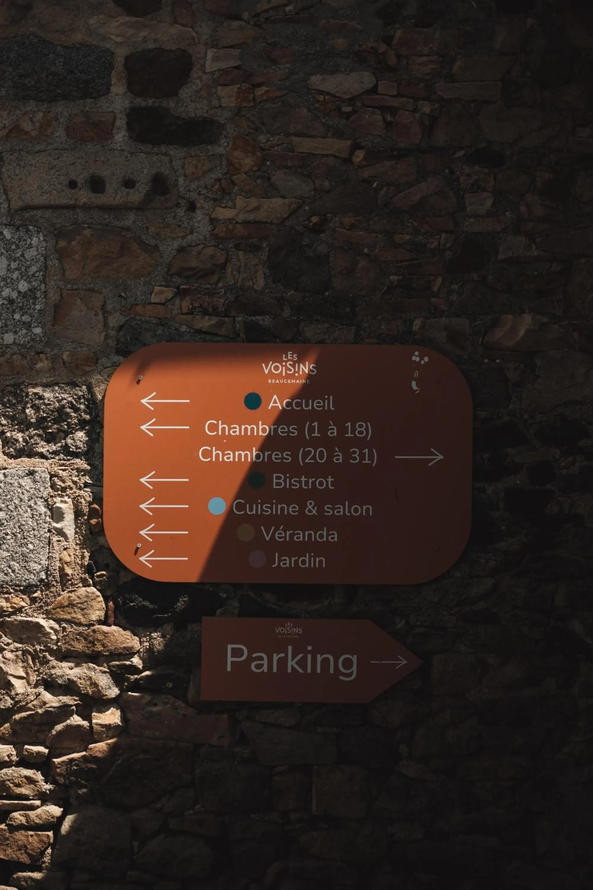 Property logo or sign in Hôtel Les Voisins Beaucemaine