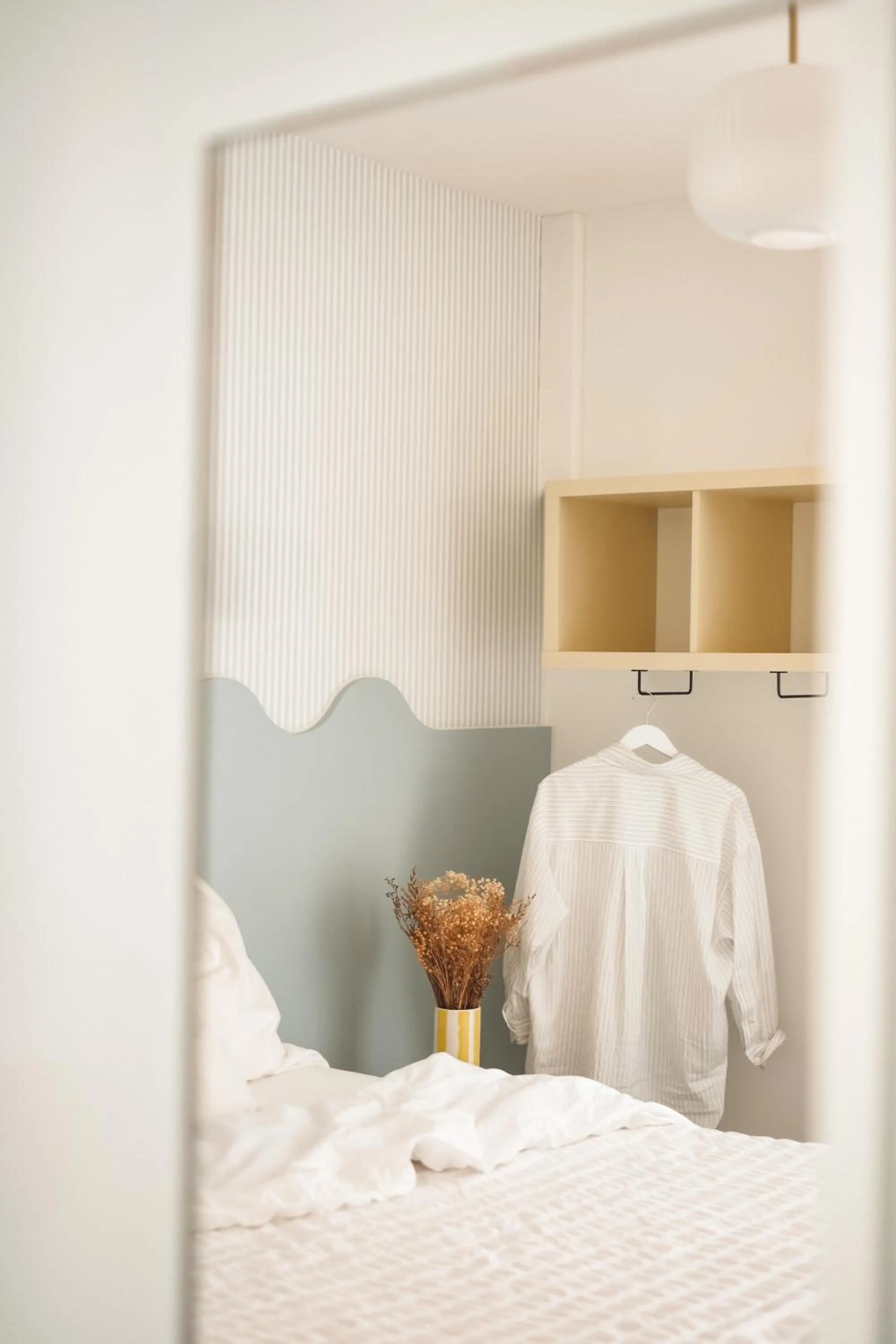 Bed in Hôtel Les Voisins Beaucemaine