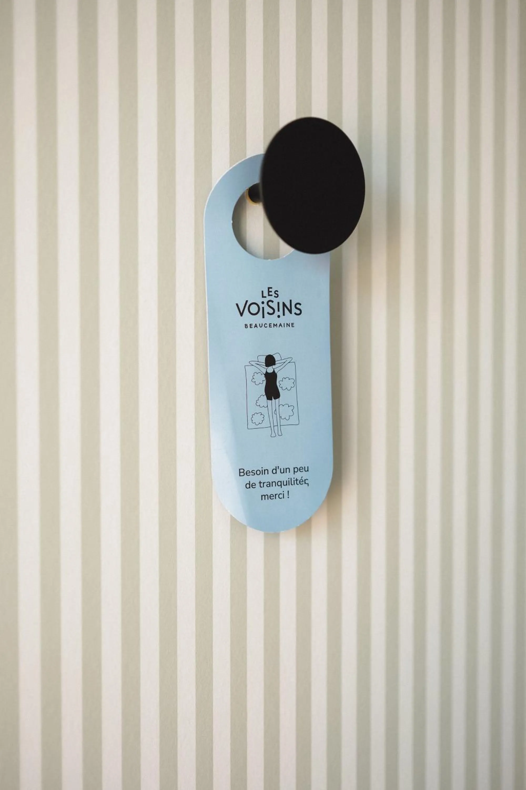 Property logo or sign in Hôtel Les Voisins Beaucemaine