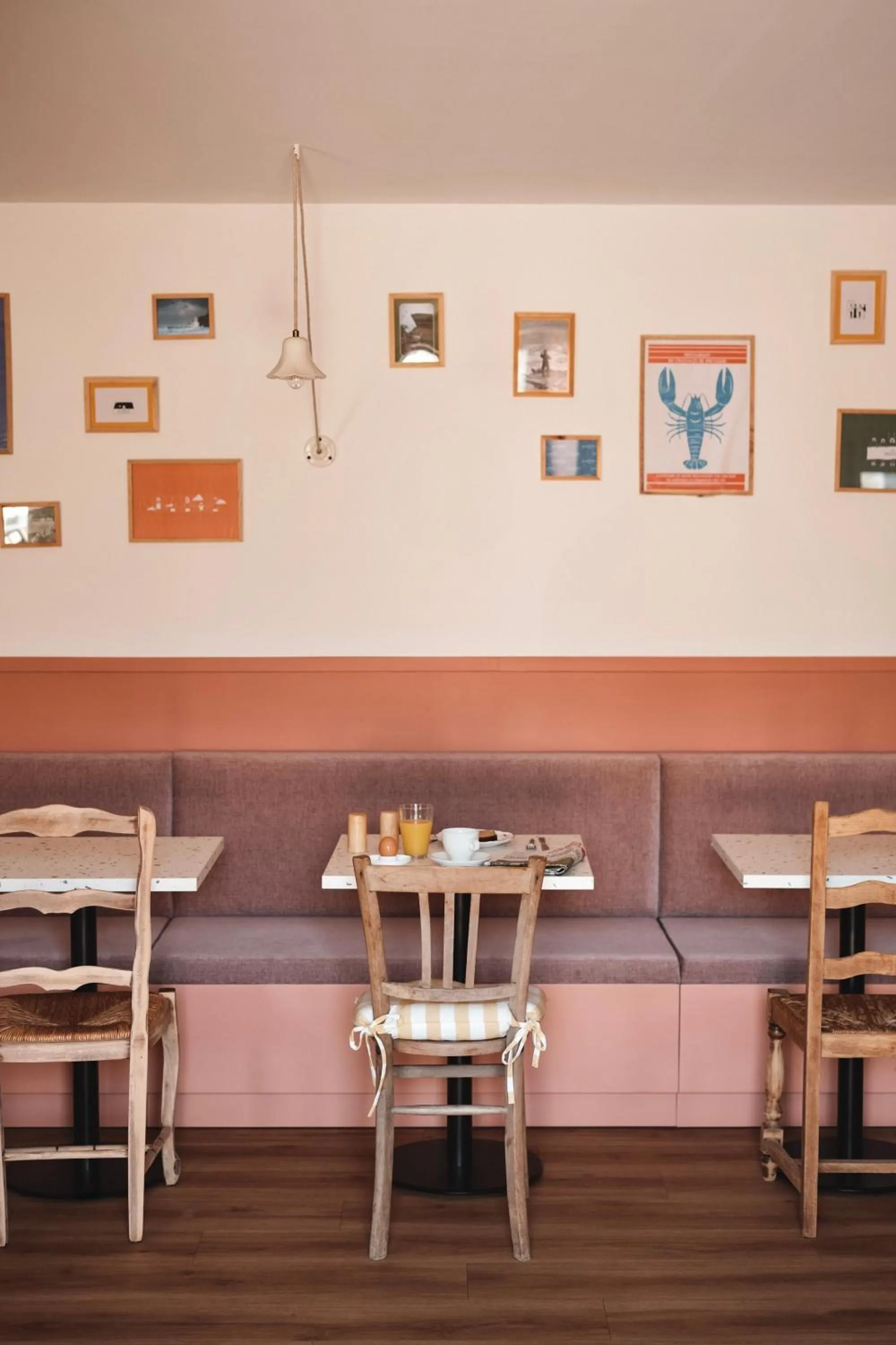 Restaurant/places to eat in Hôtel Les Voisins Beaucemaine