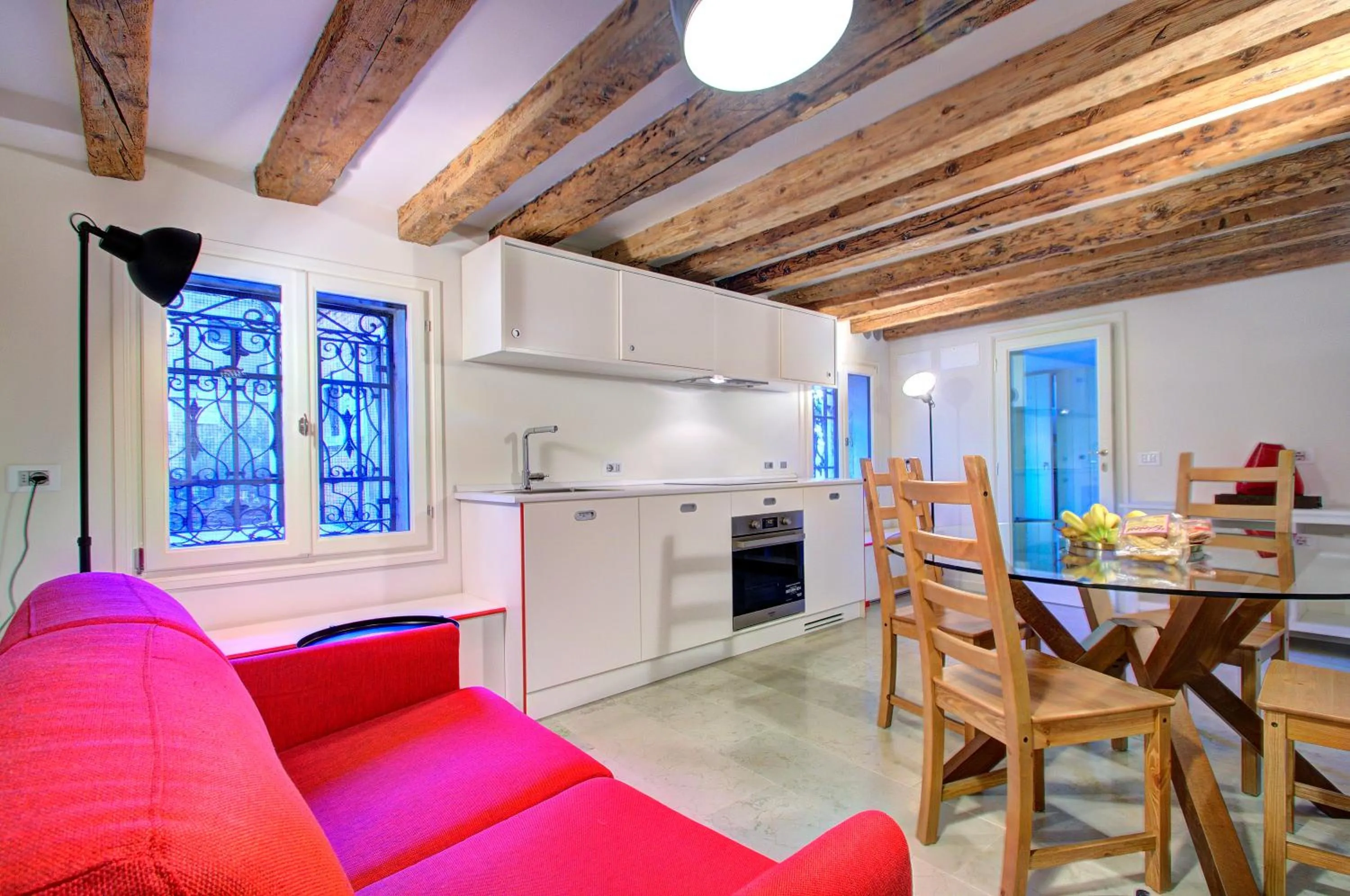 Kitchen or kitchenette in GrandCanal-Red