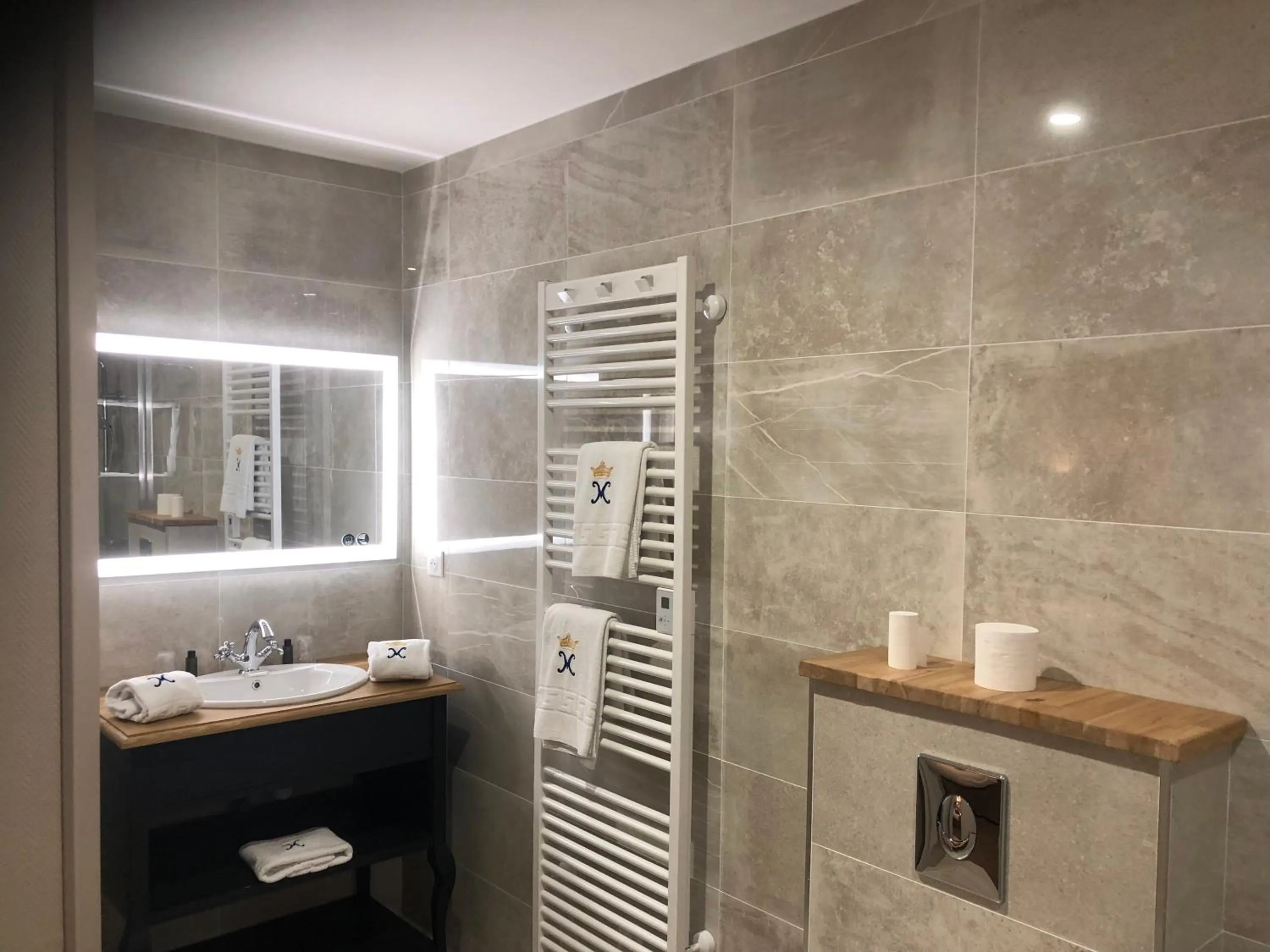 Bathroom in Grand Hôtel Montespan Talleyrand