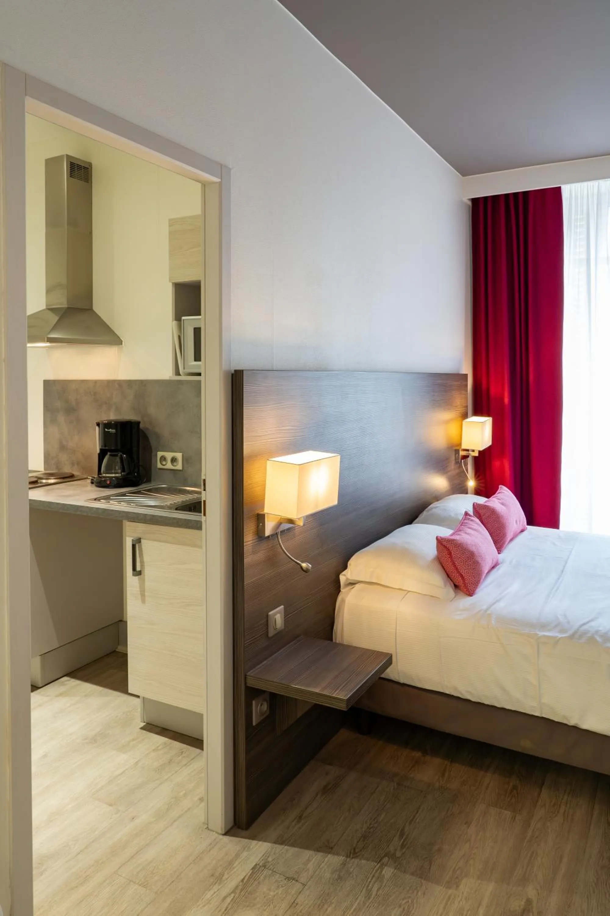 Bed in Grand Hôtel Montespan Talleyrand