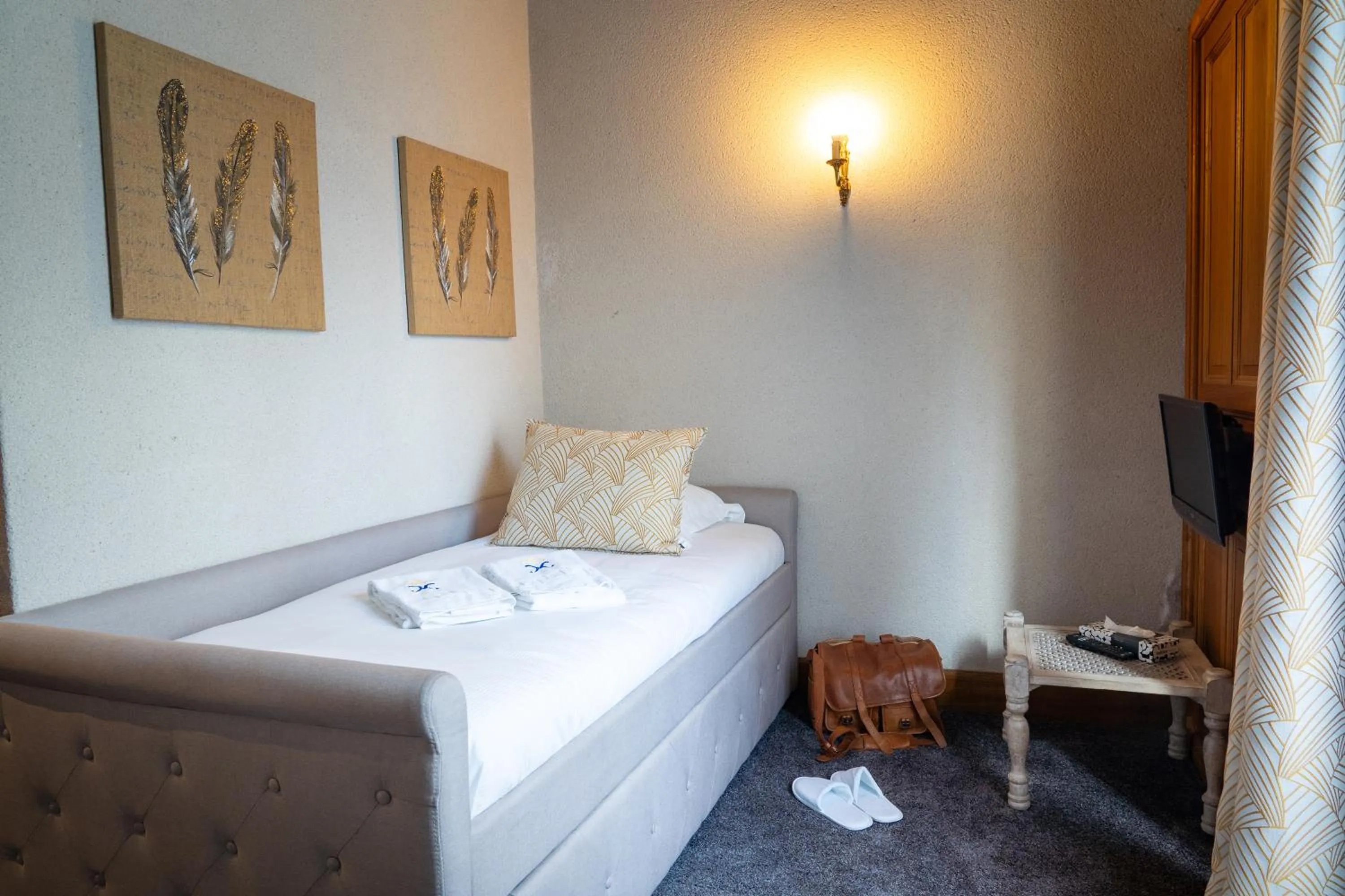 Bed in Grand Hôtel Montespan Talleyrand