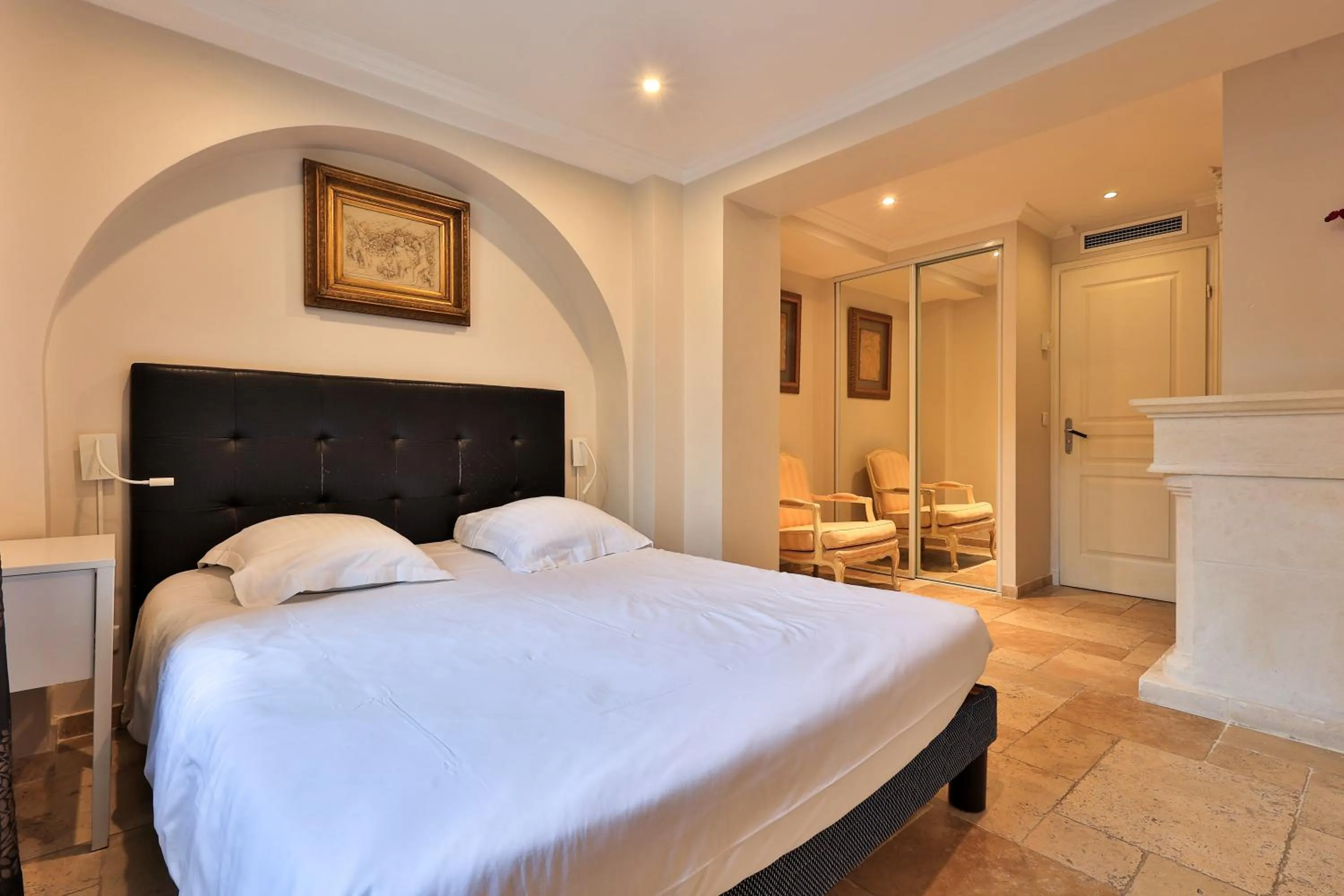 Bed in Emeraude Résidence Hotelière