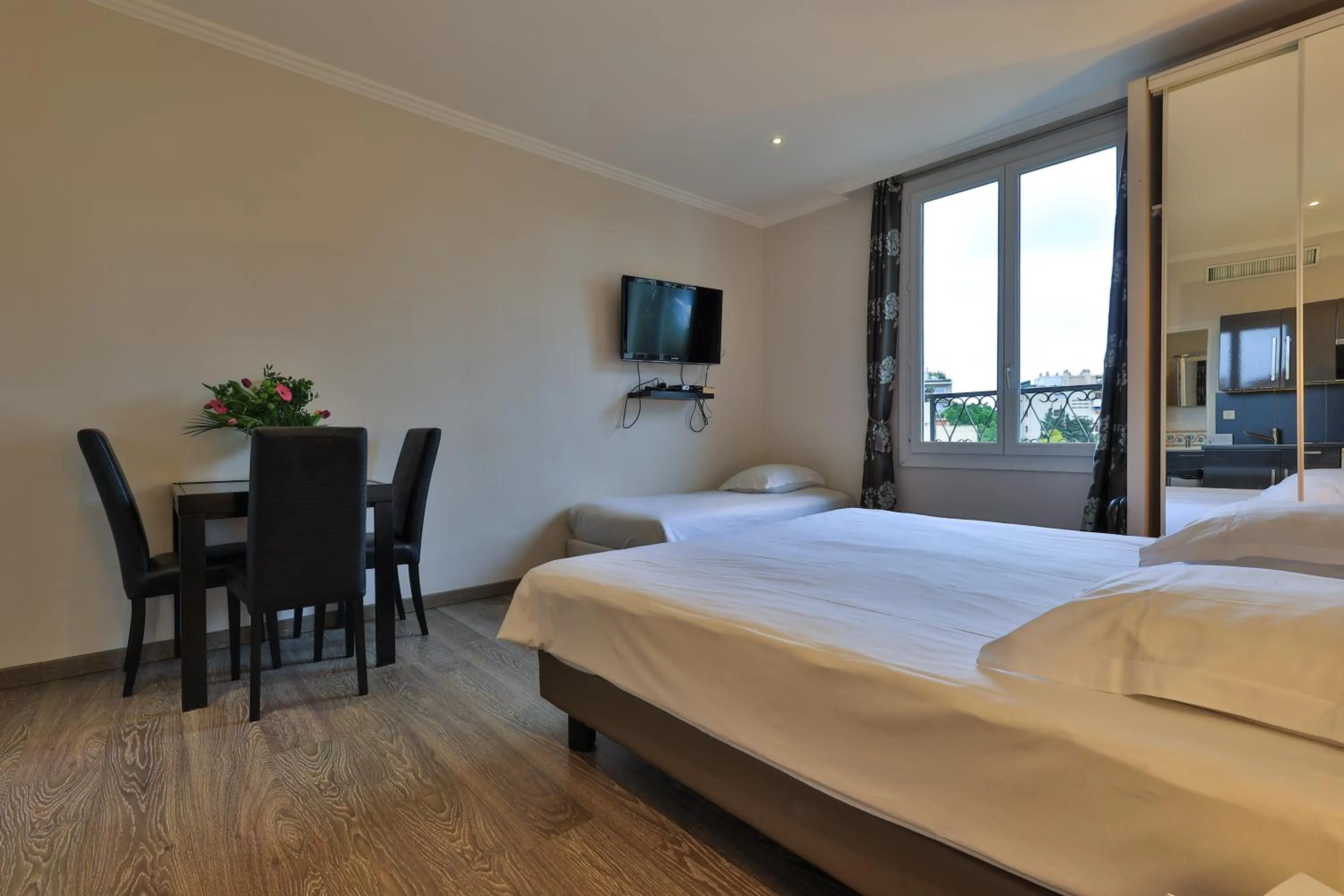 Bed in Emeraude Résidence Hotelière