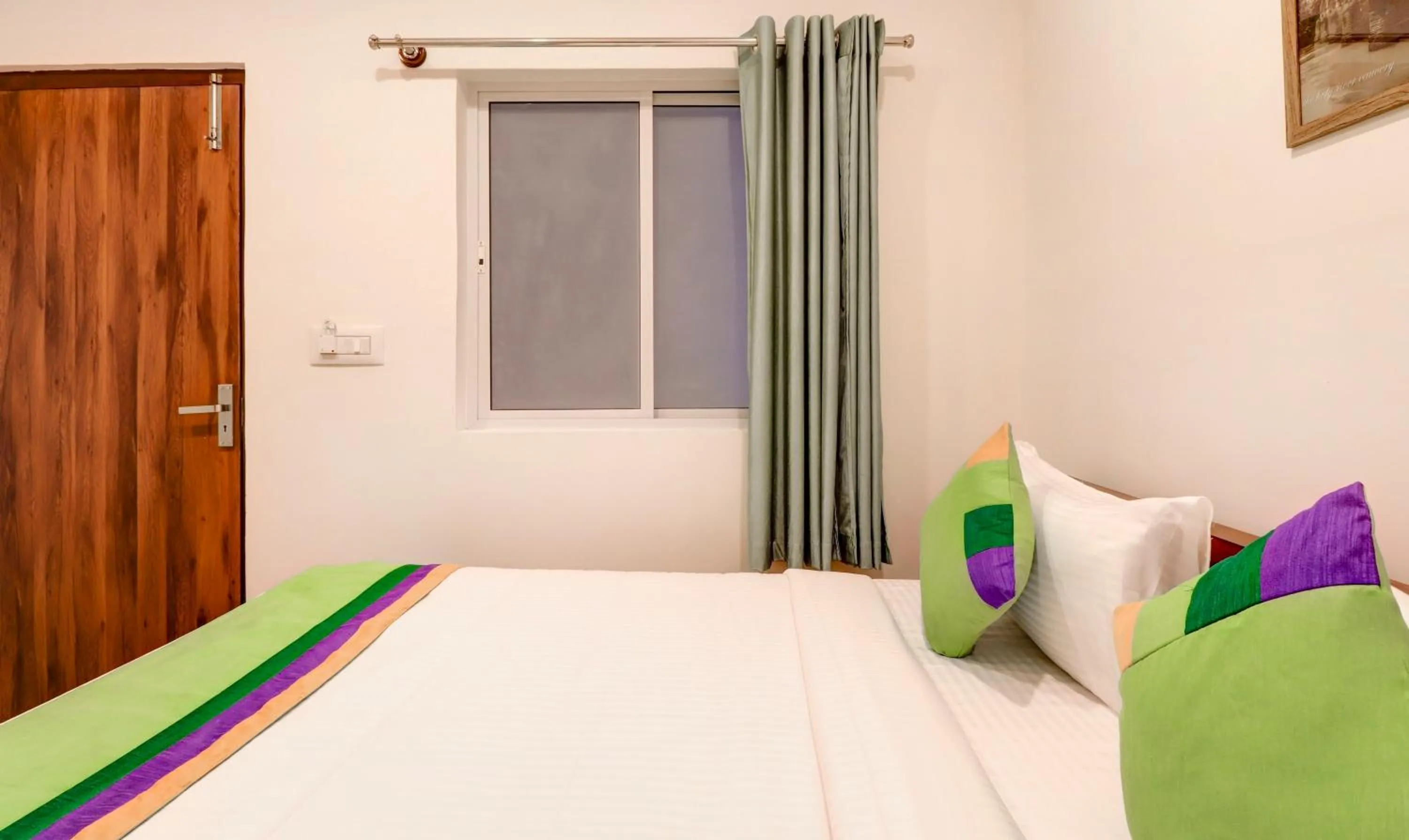 Bedroom, Bed in Treebo New Redfern, Madikeri