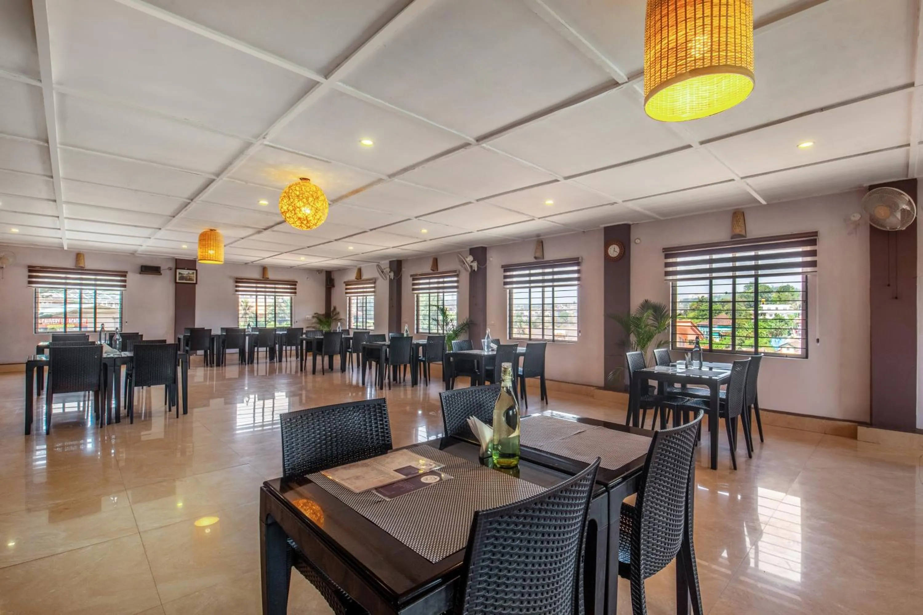 Restaurant/places to eat in Treebo New Redfern, Madikeri