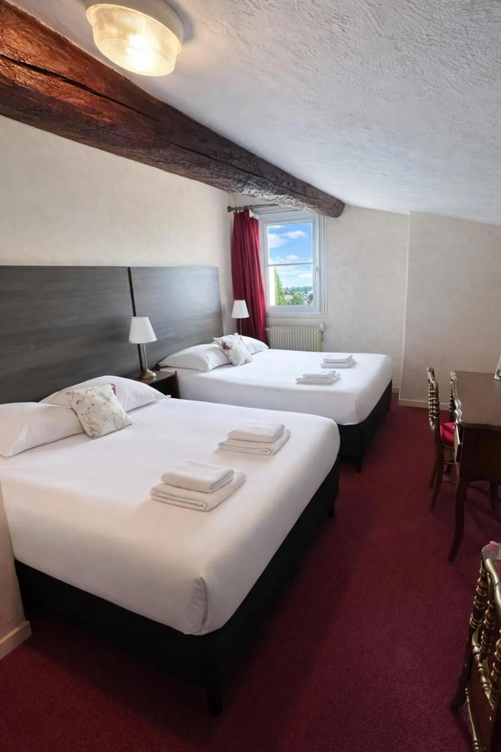 Bedroom, Bed in Logis Le Relais Imperial