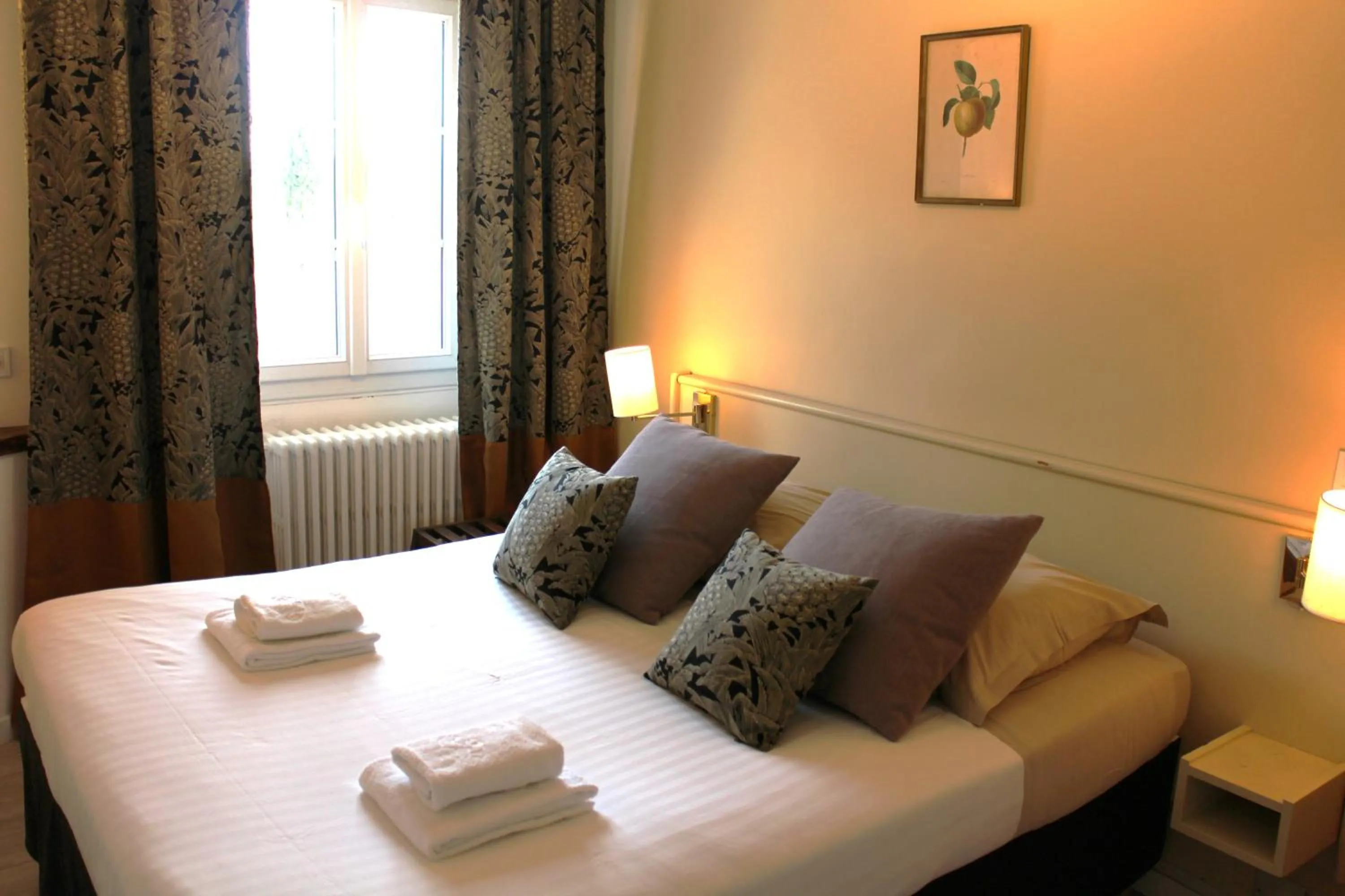 Bedroom, Bed in Logis Le Relais Imperial