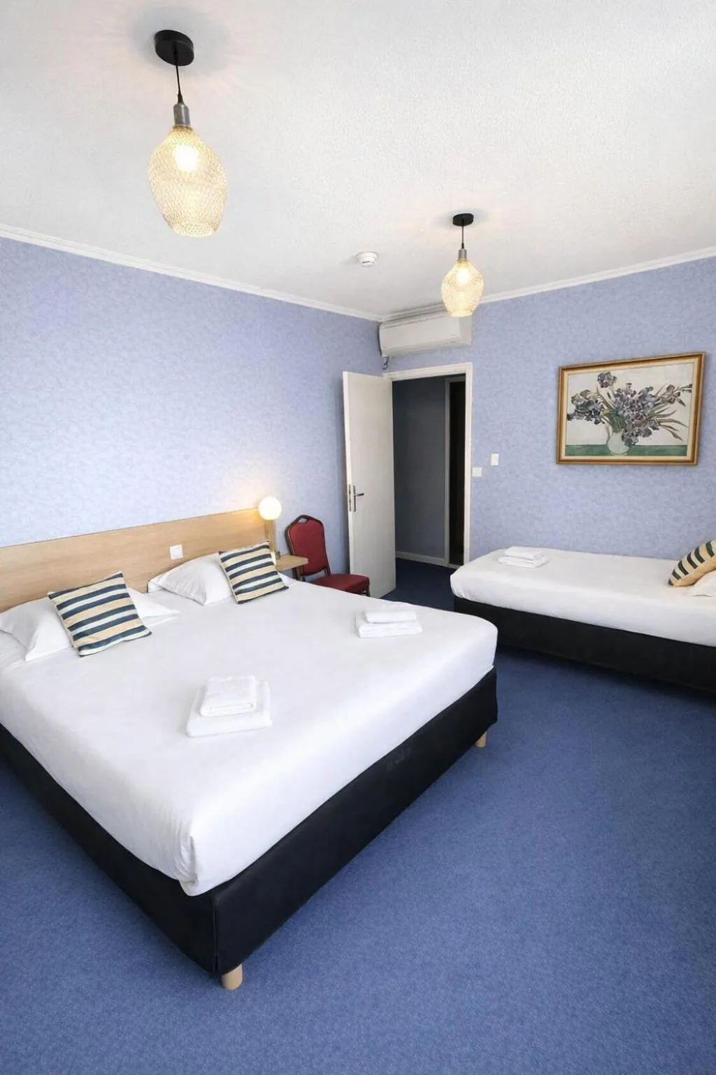 Bedroom, Bed in Logis Le Relais Imperial