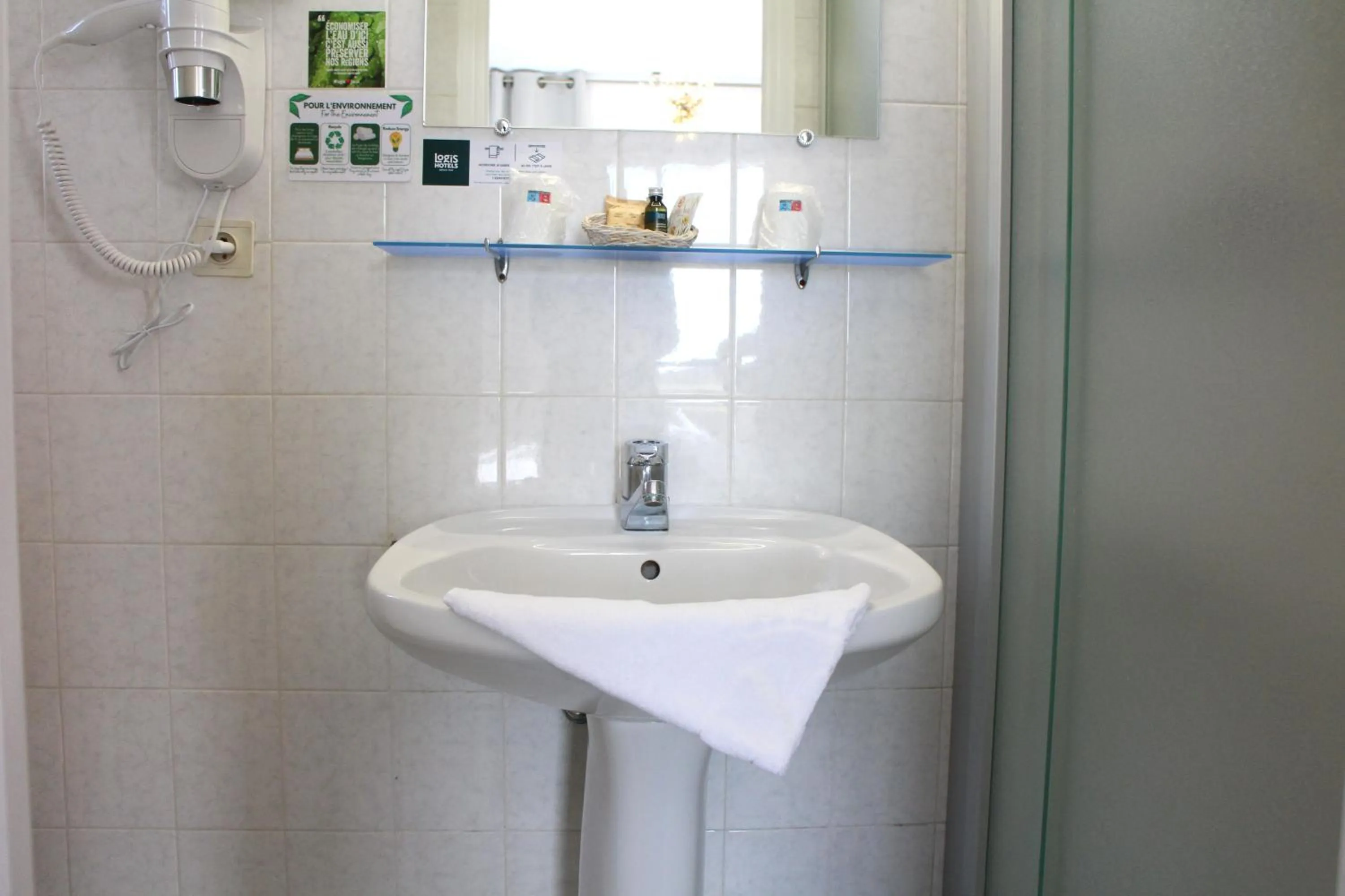 Bedroom in Logis Le Relais Imperial