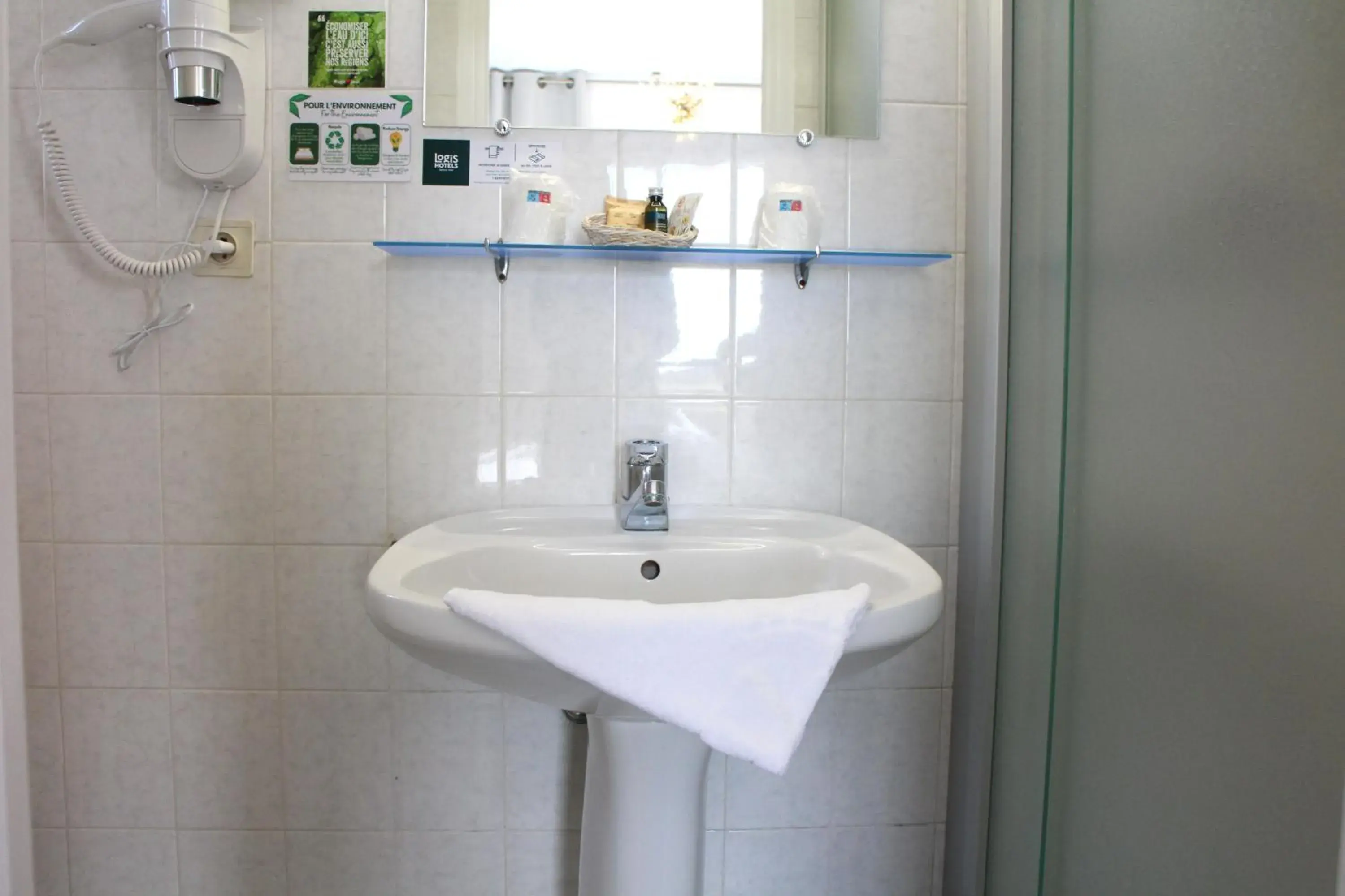 Standard Double Room in Logis Le Relais Imperial Standard Double Room in Logis Le Relais Imperial