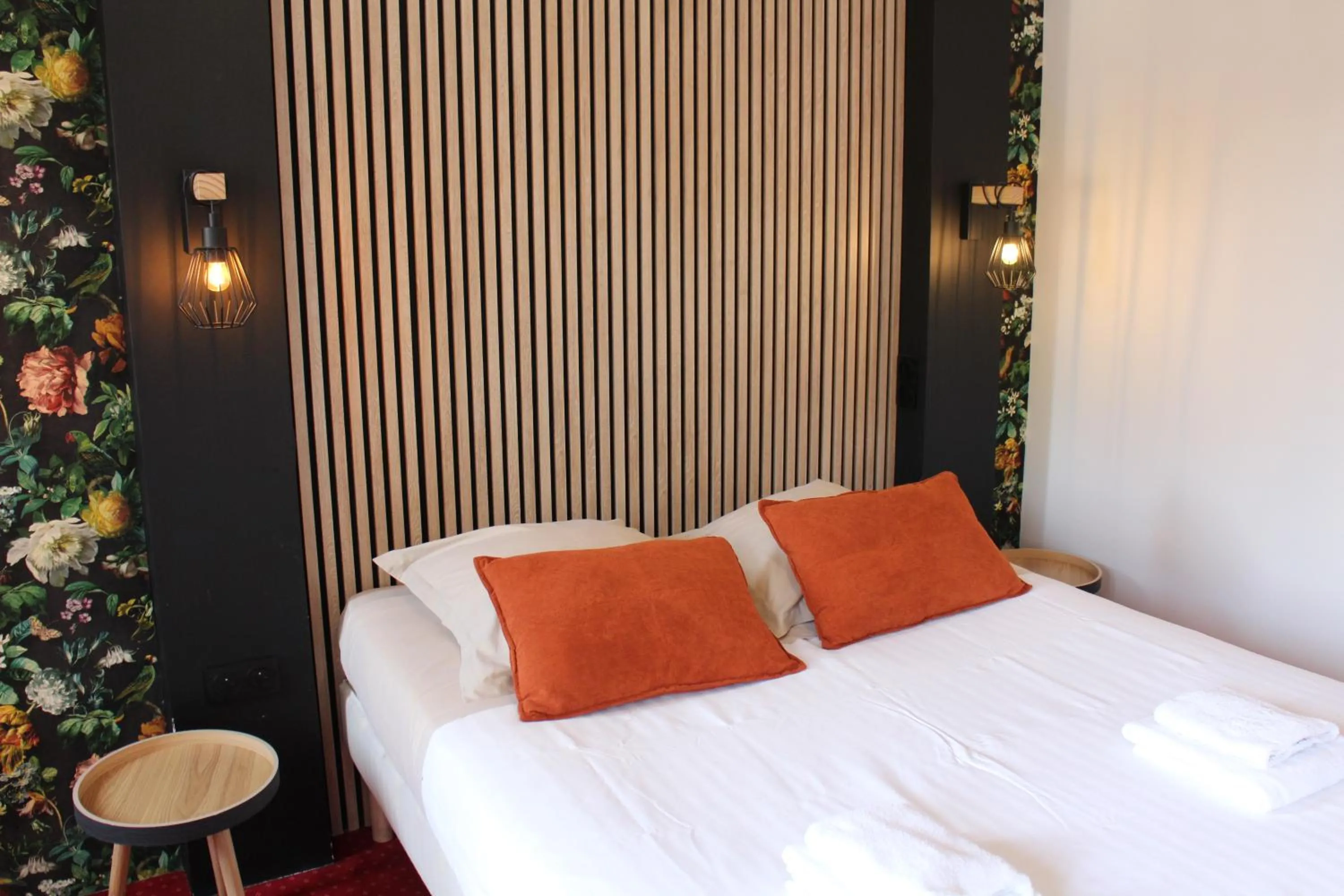 Bedroom, Bed in Logis Le Relais Imperial