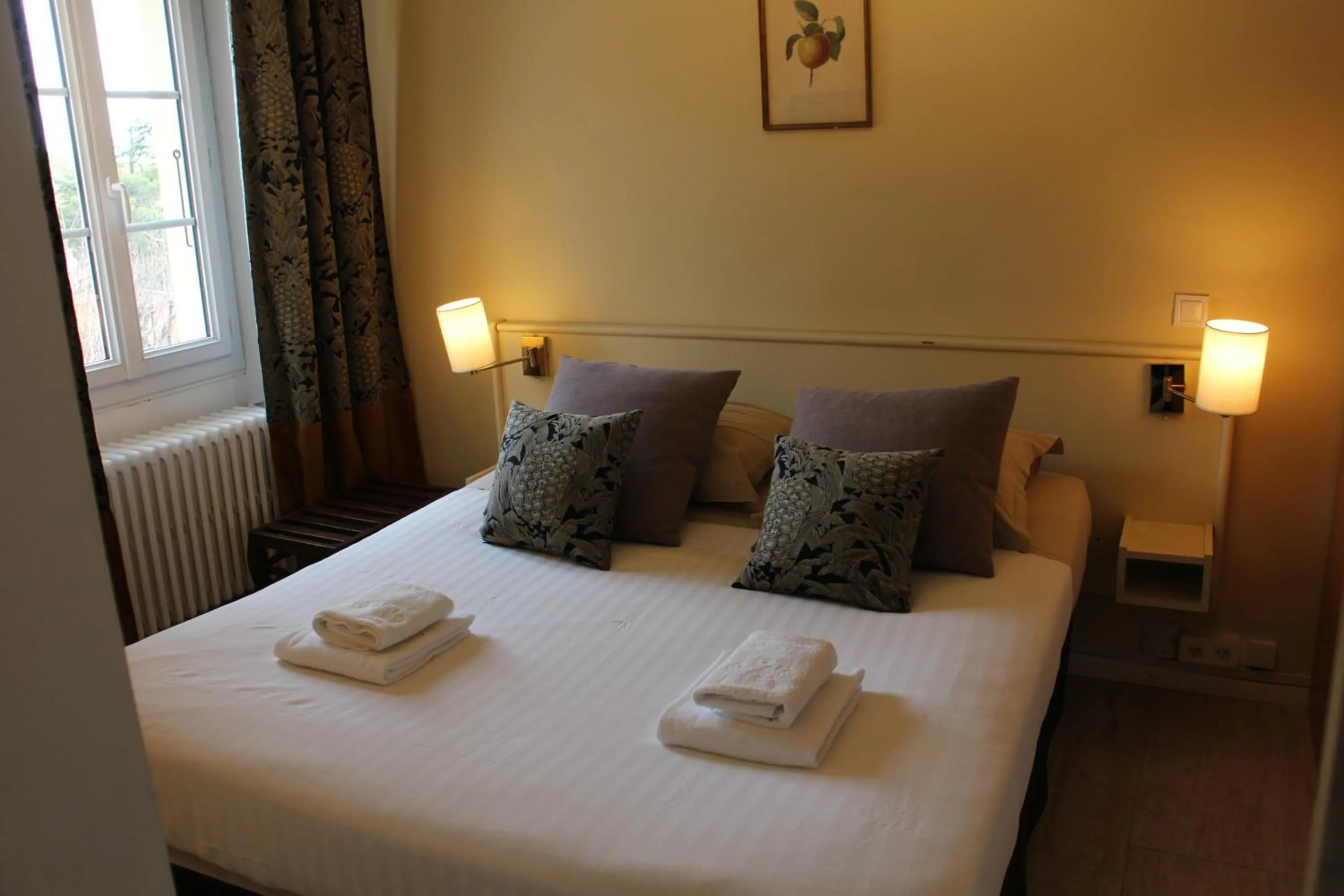 Bedroom, Bed in Logis Le Relais Imperial