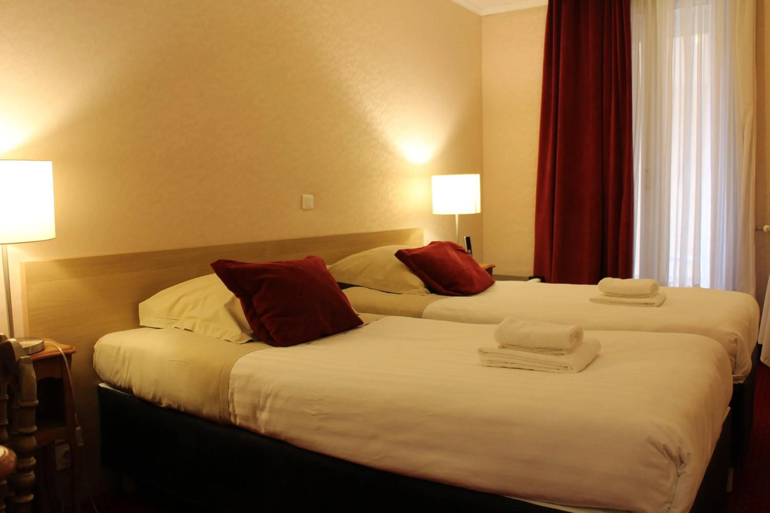 Bedroom, Bed in Logis Le Relais Imperial