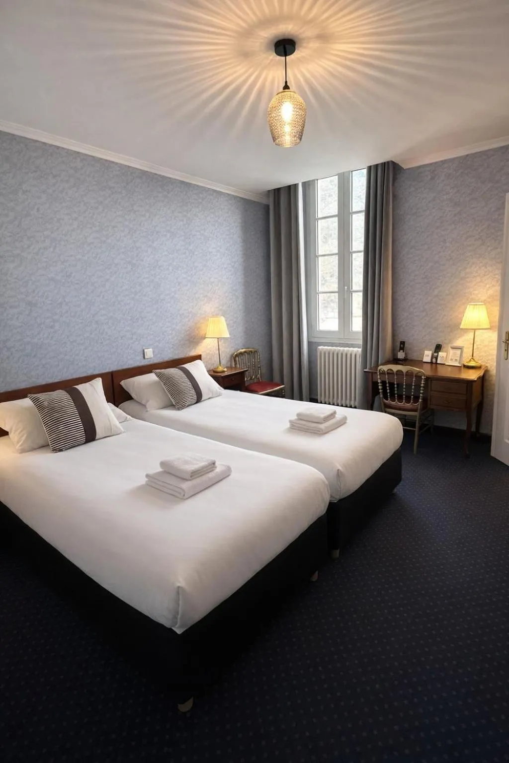 Bedroom, Bed in Logis Le Relais Imperial