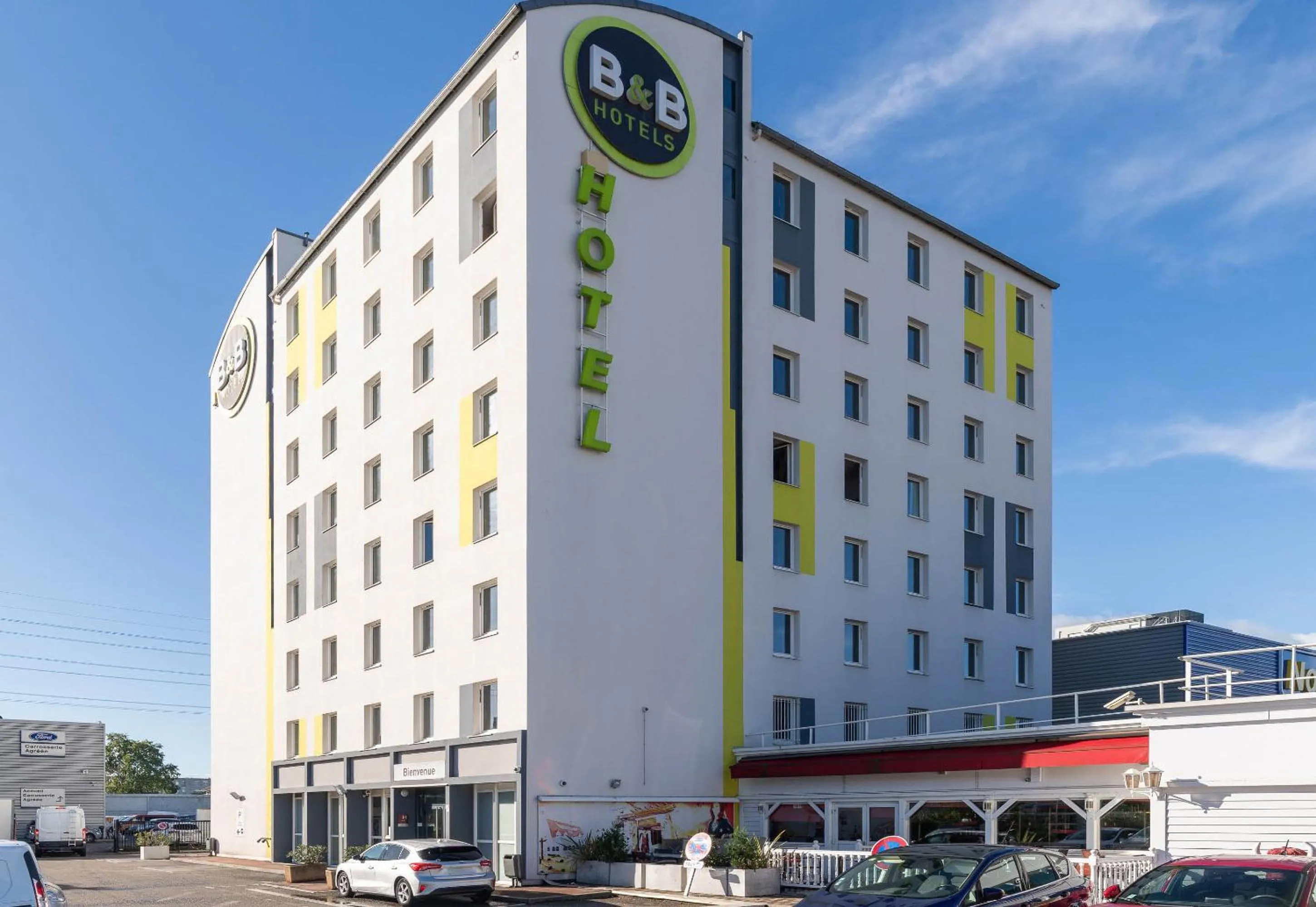 Property building in B&B HOTEL Lyon Vénissieux