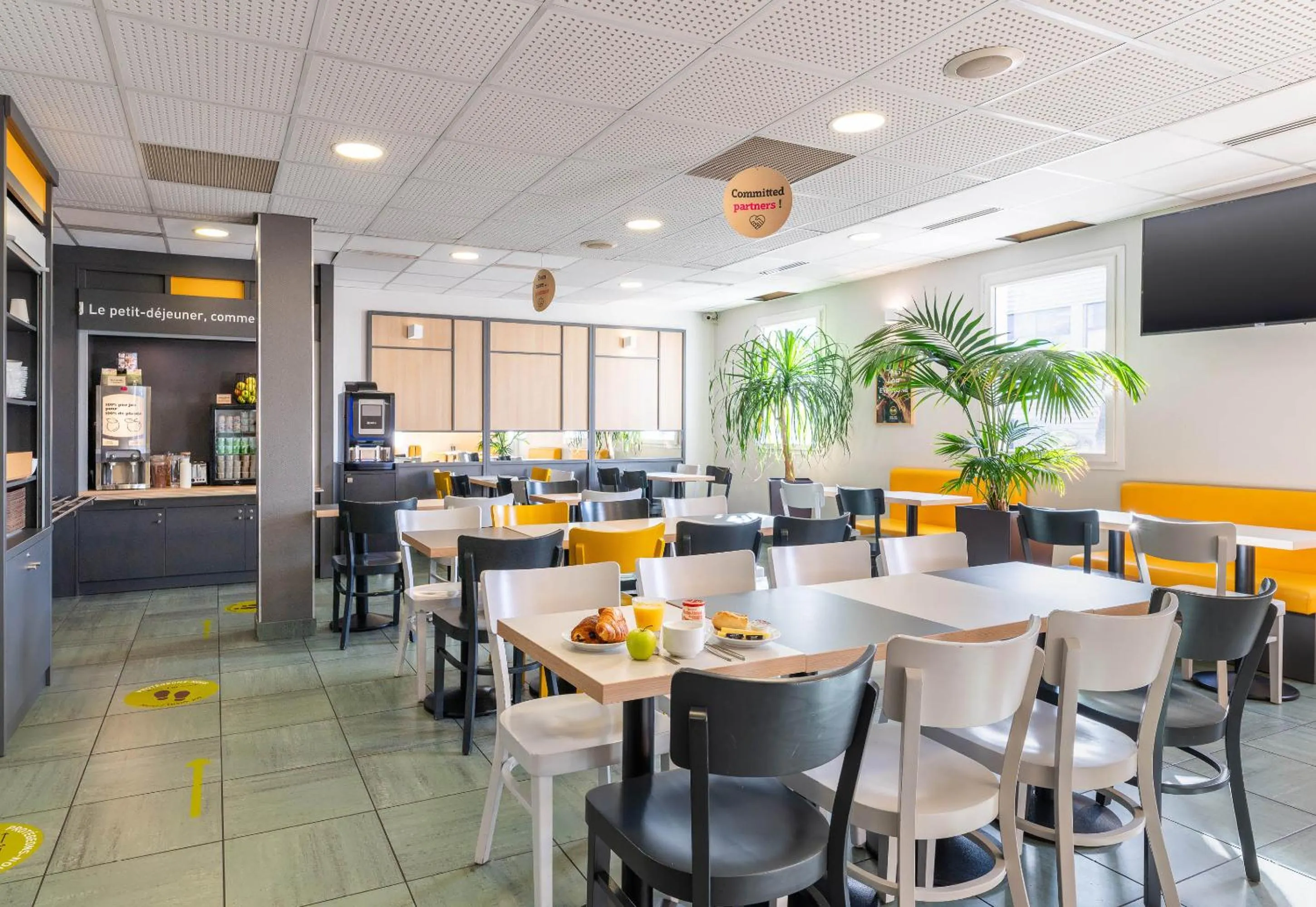 Restaurant/places to eat in B&B HOTEL Lyon Vénissieux