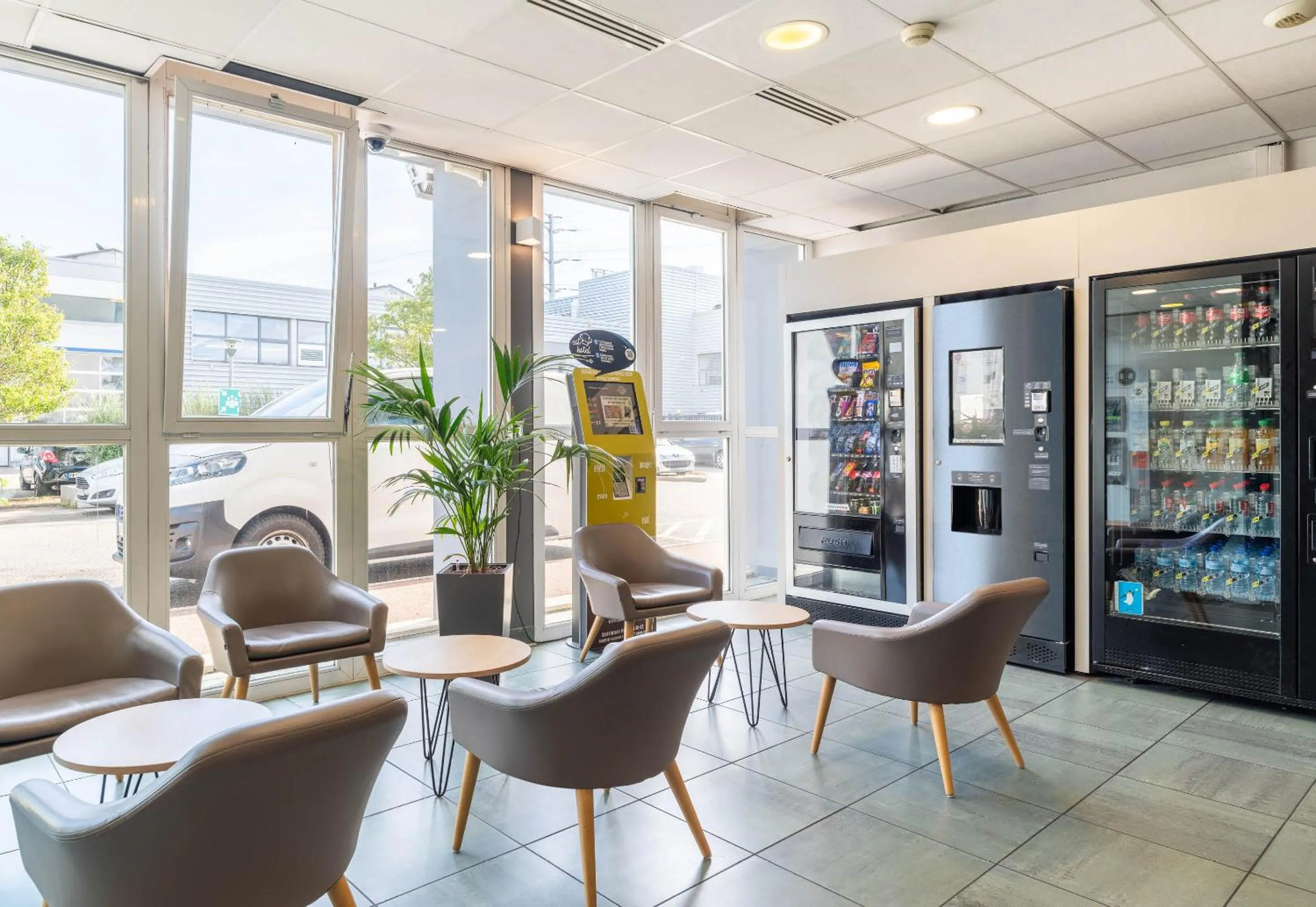 vending machine in B&B HOTEL Lyon Vénissieux