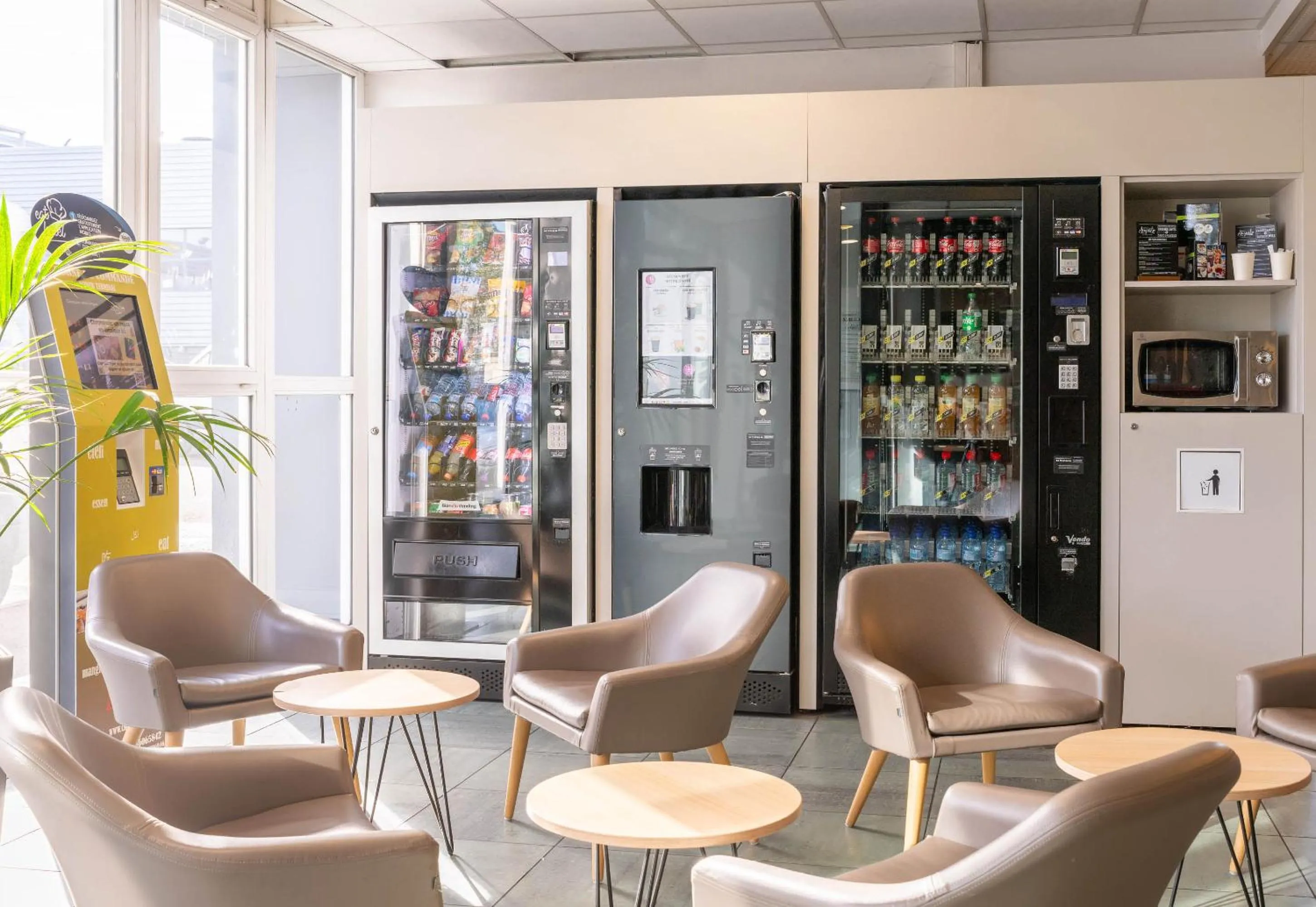 vending machine in B&B HOTEL Lyon Vénissieux