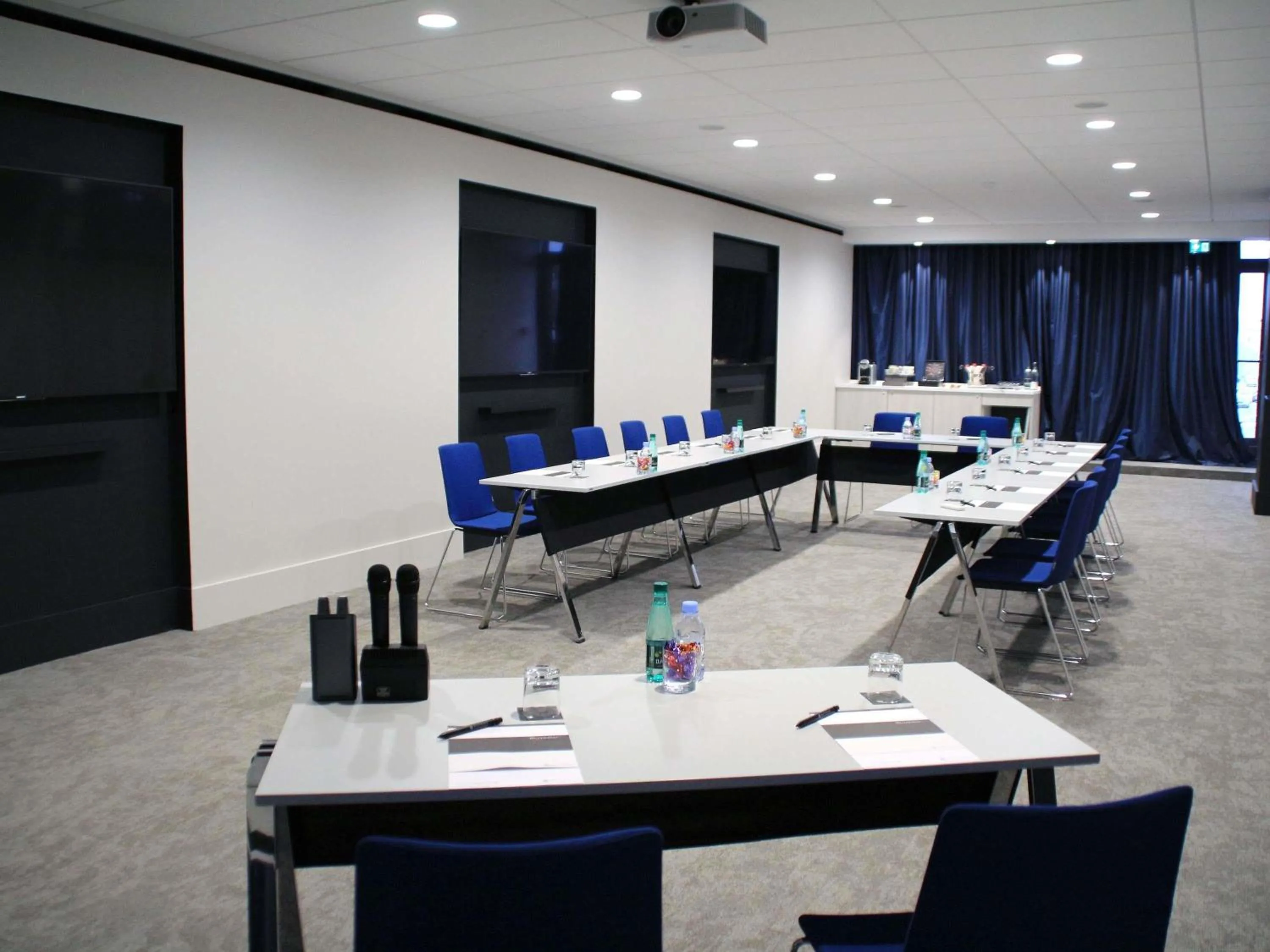 Meeting/conference room in Pullman Bordeaux Lac