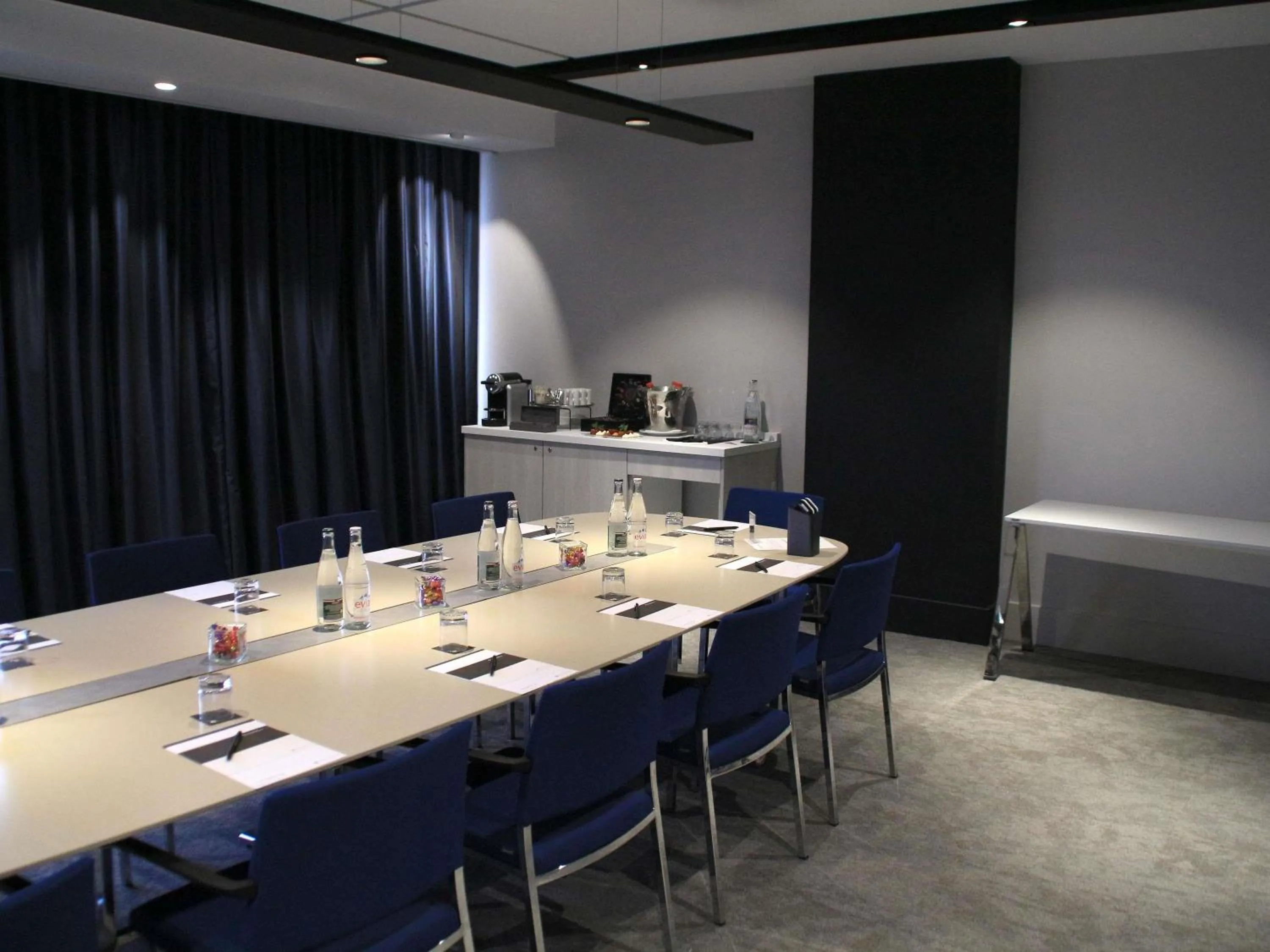 Meeting/conference room in Pullman Bordeaux Lac