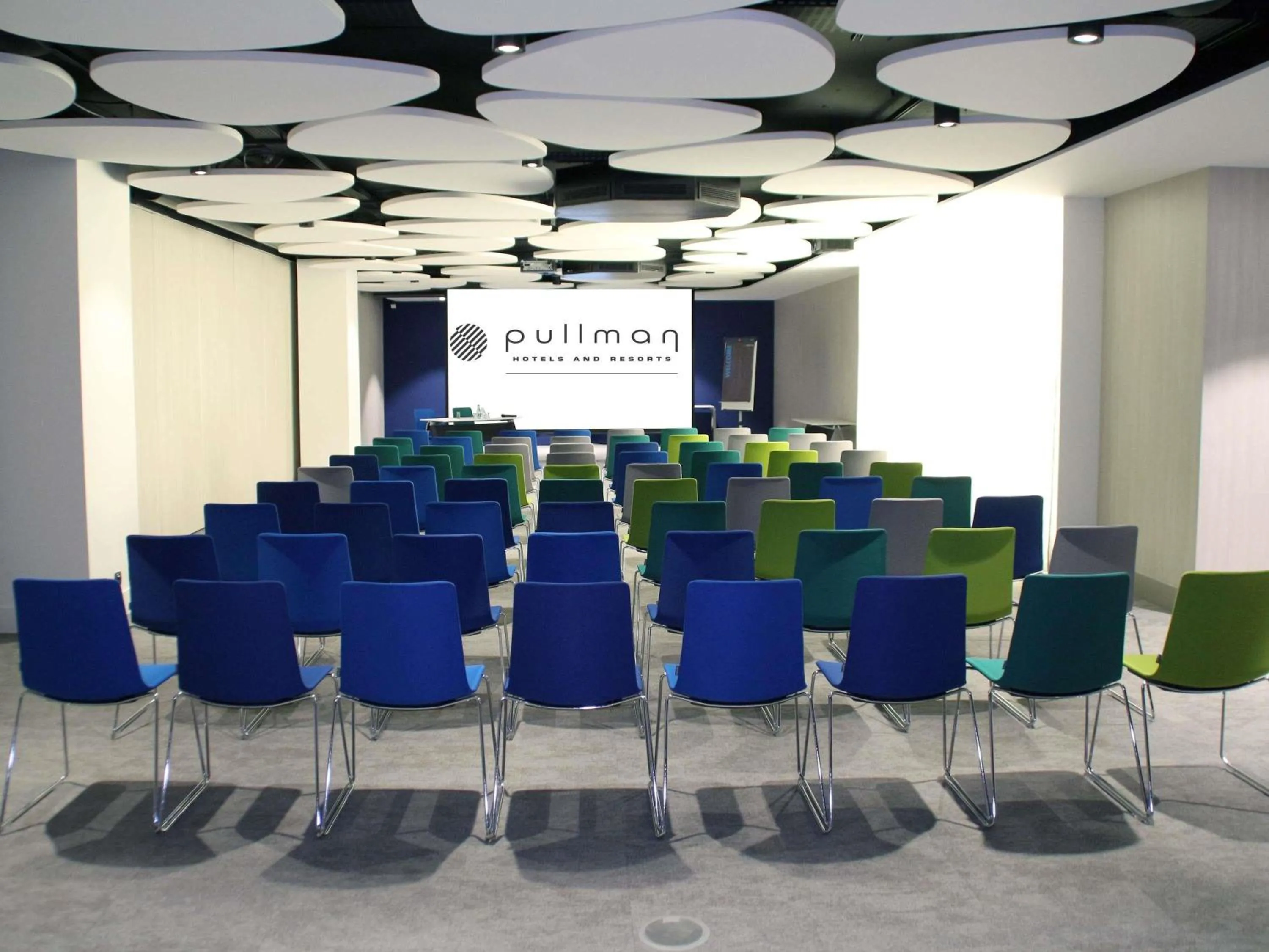 Meeting/conference room in Pullman Bordeaux Lac