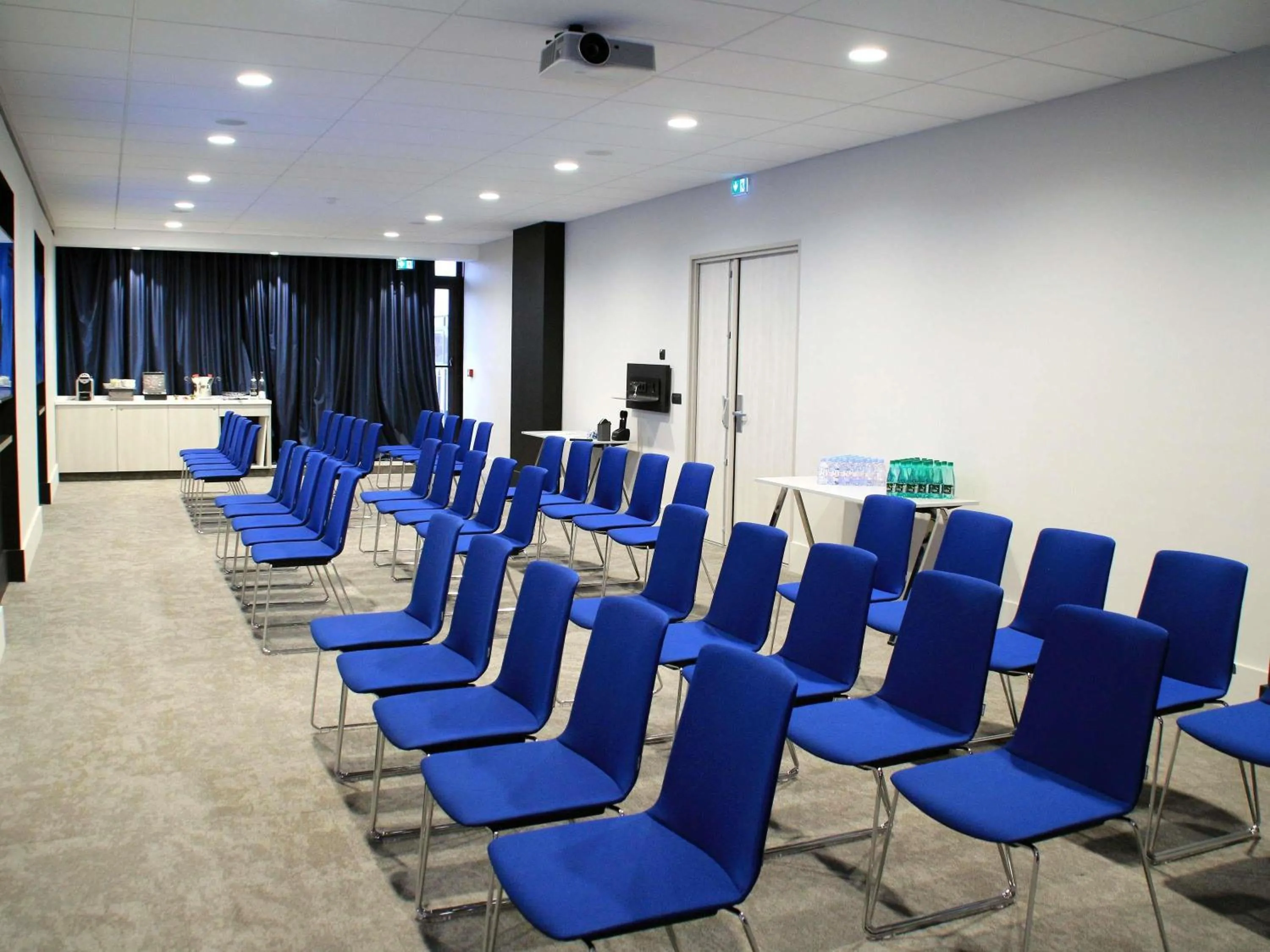 Meeting/conference room in Pullman Bordeaux Lac