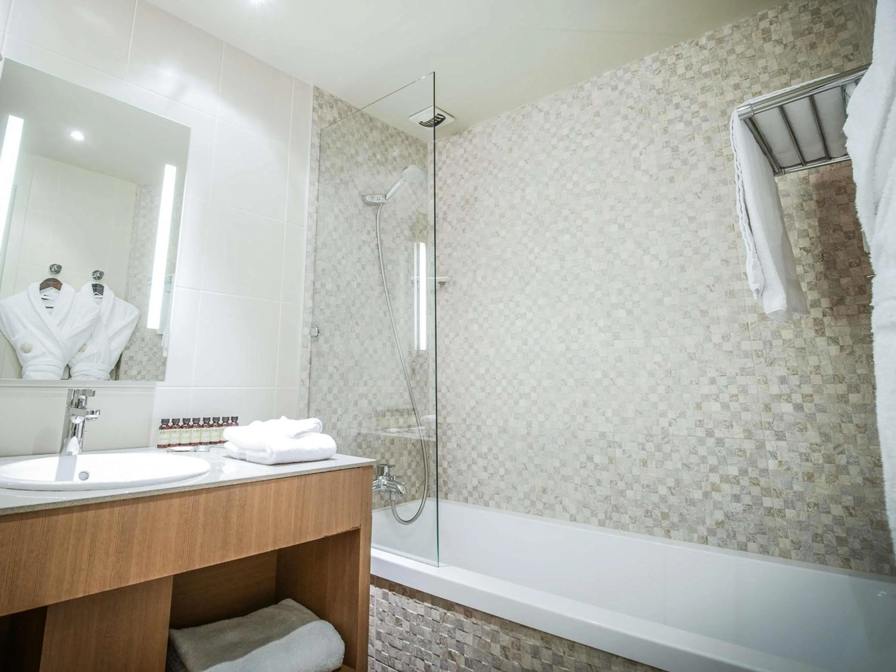 Bedroom in Pullman Bordeaux Lac