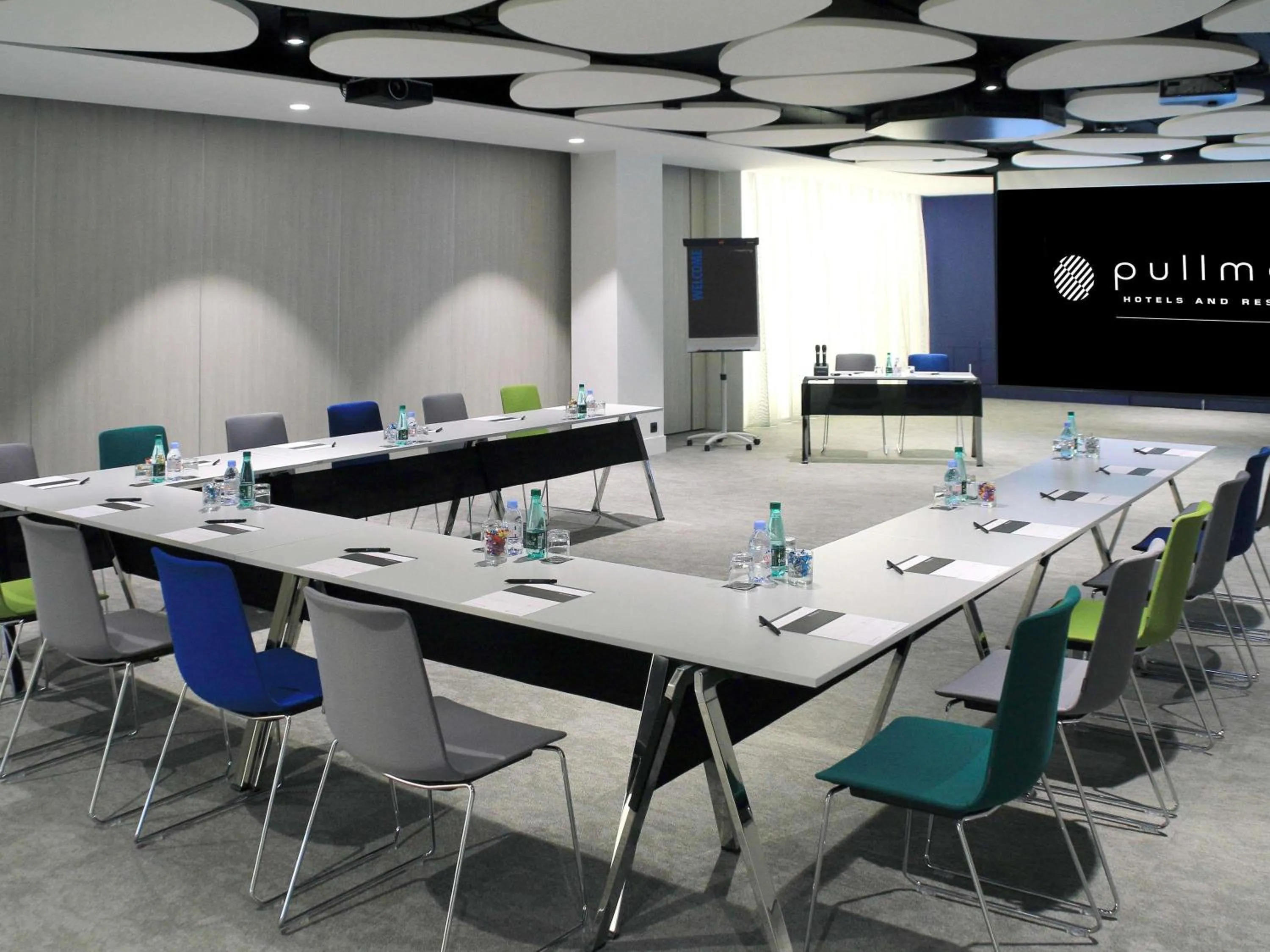 Meeting/conference room in Pullman Bordeaux Lac