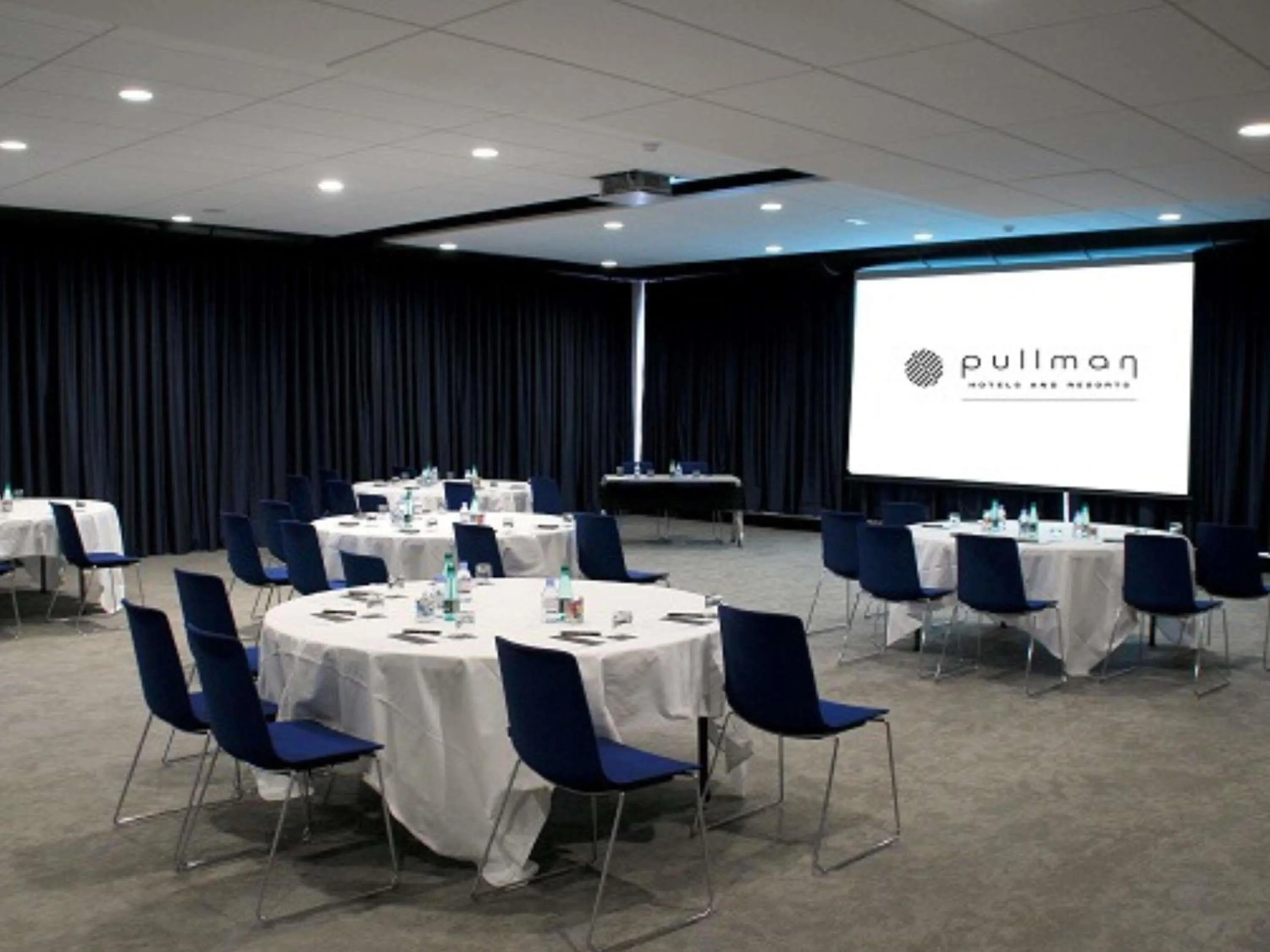 Meeting/conference room in Pullman Bordeaux Lac