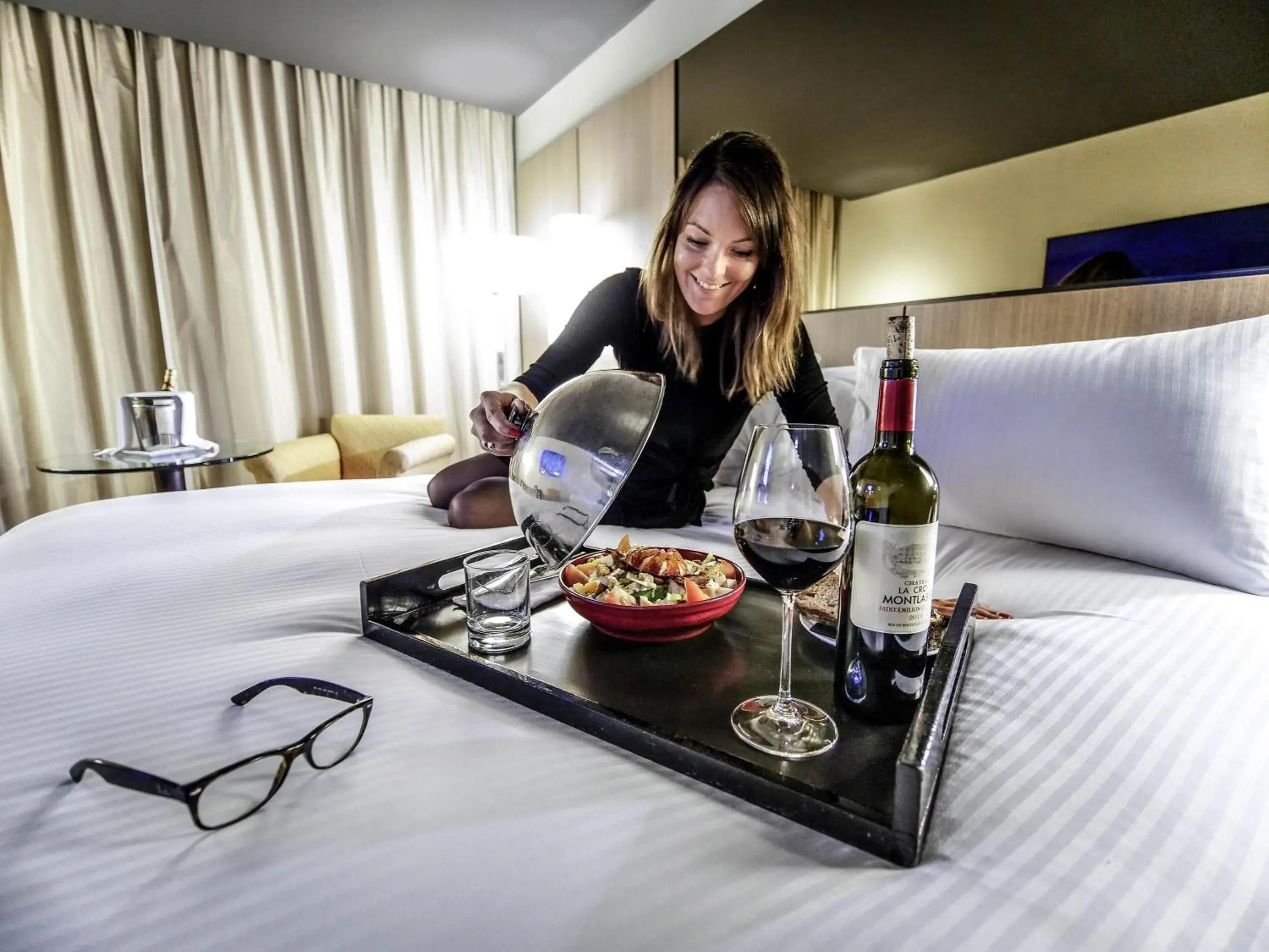 Bedroom, Bed in Pullman Bordeaux Lac Bedroom, Bed in Pullman Bordeaux Lac